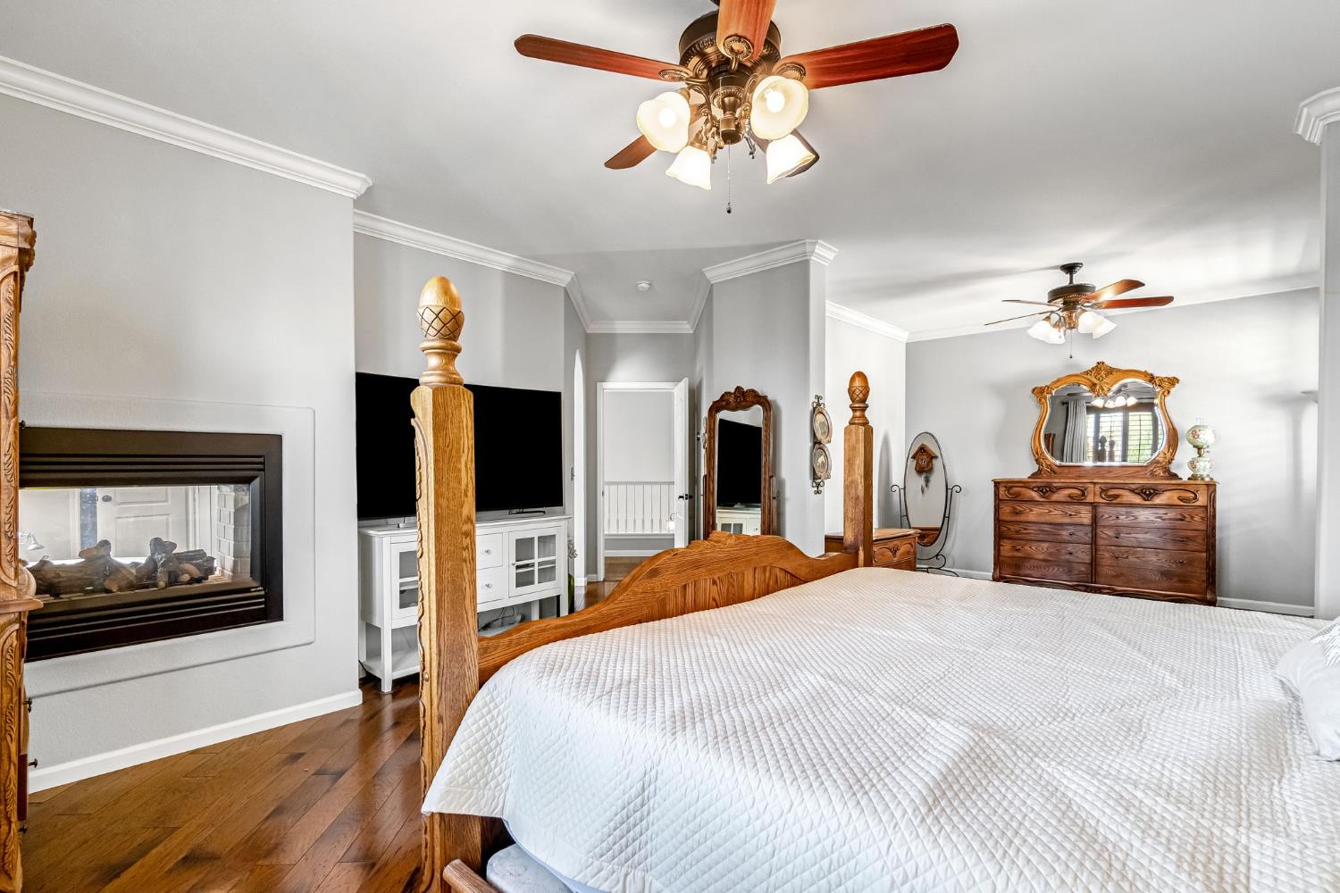 8340 N Shallot Way, Fresno, CA 93720