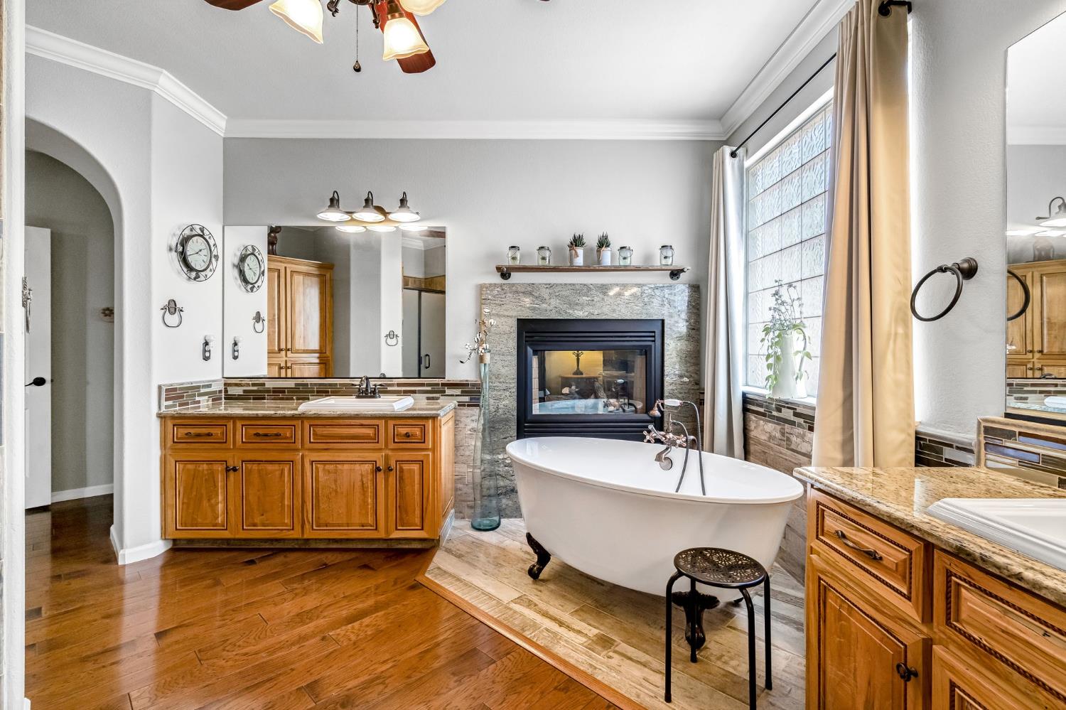 8340 N Shallot Way, Fresno, CA 93720