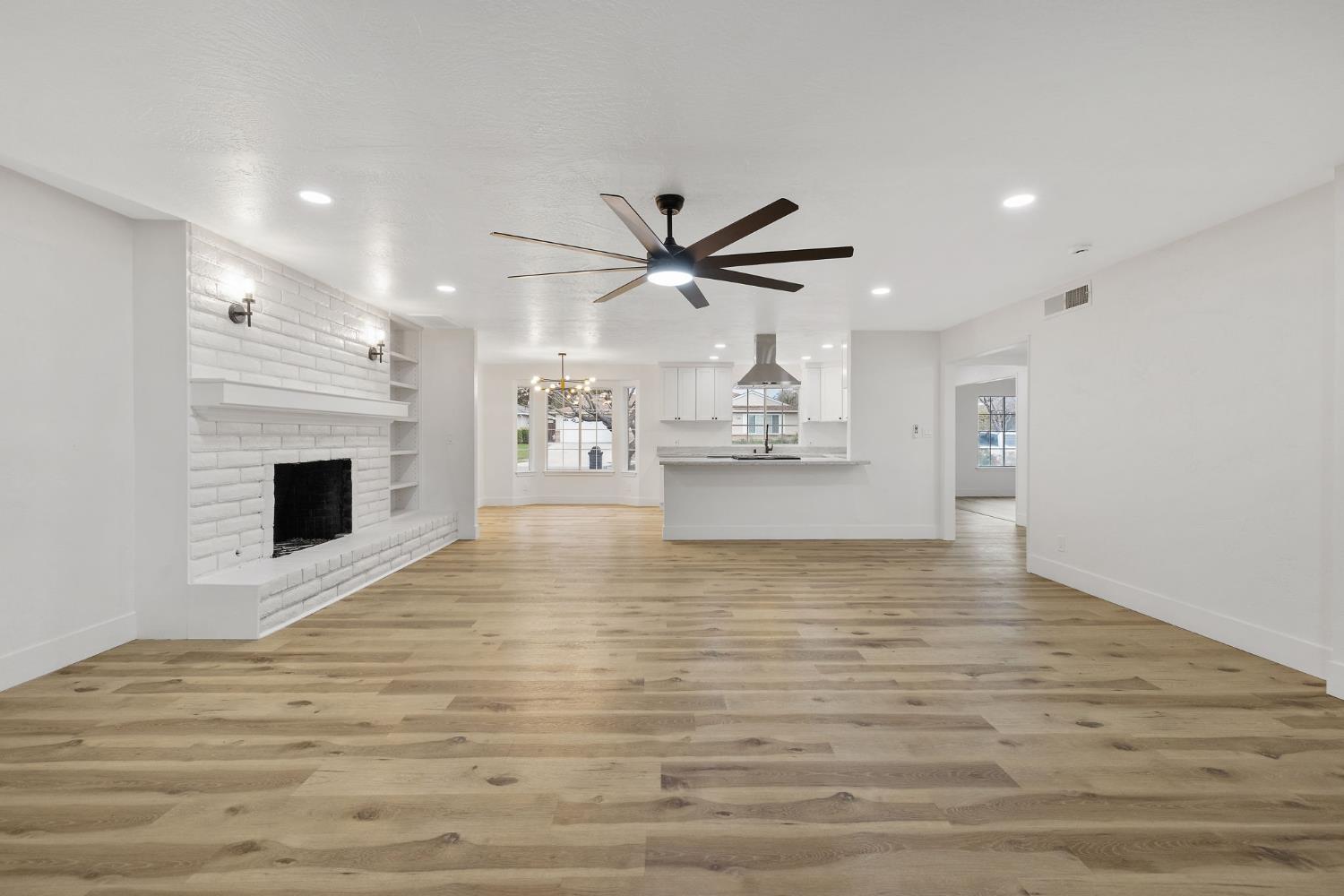 1359 W Millbrae Ave, Fresno, CA 93711