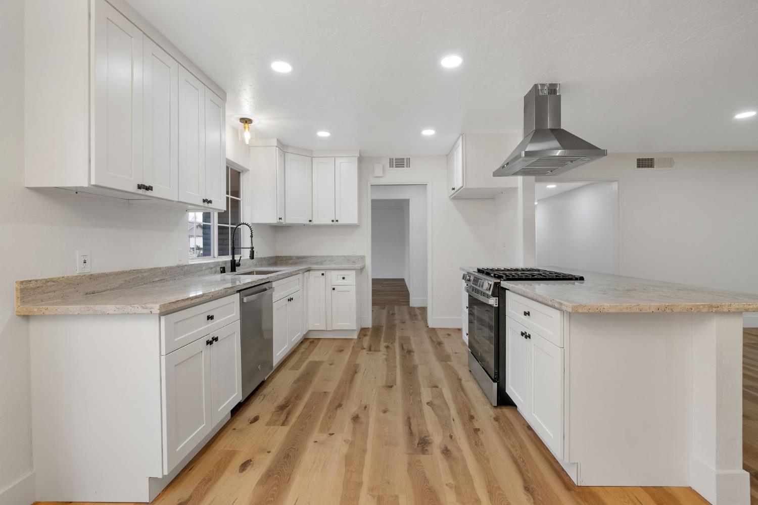 1359 W Millbrae Ave, Fresno, CA 93711