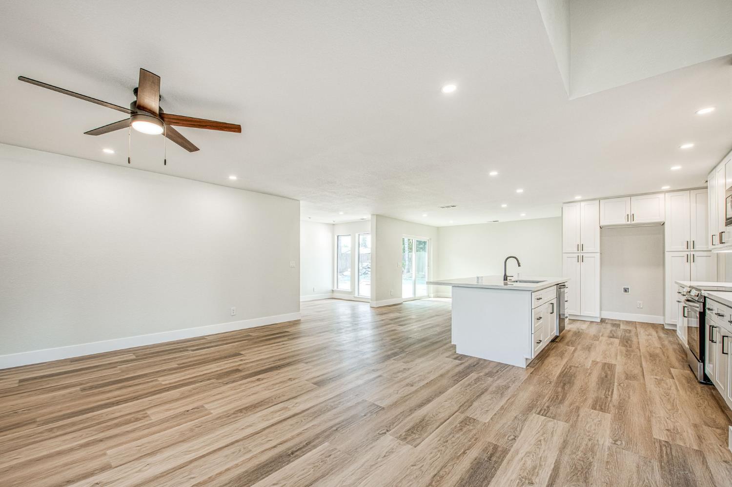 8453 N 1St St, Fresno, CA 93720