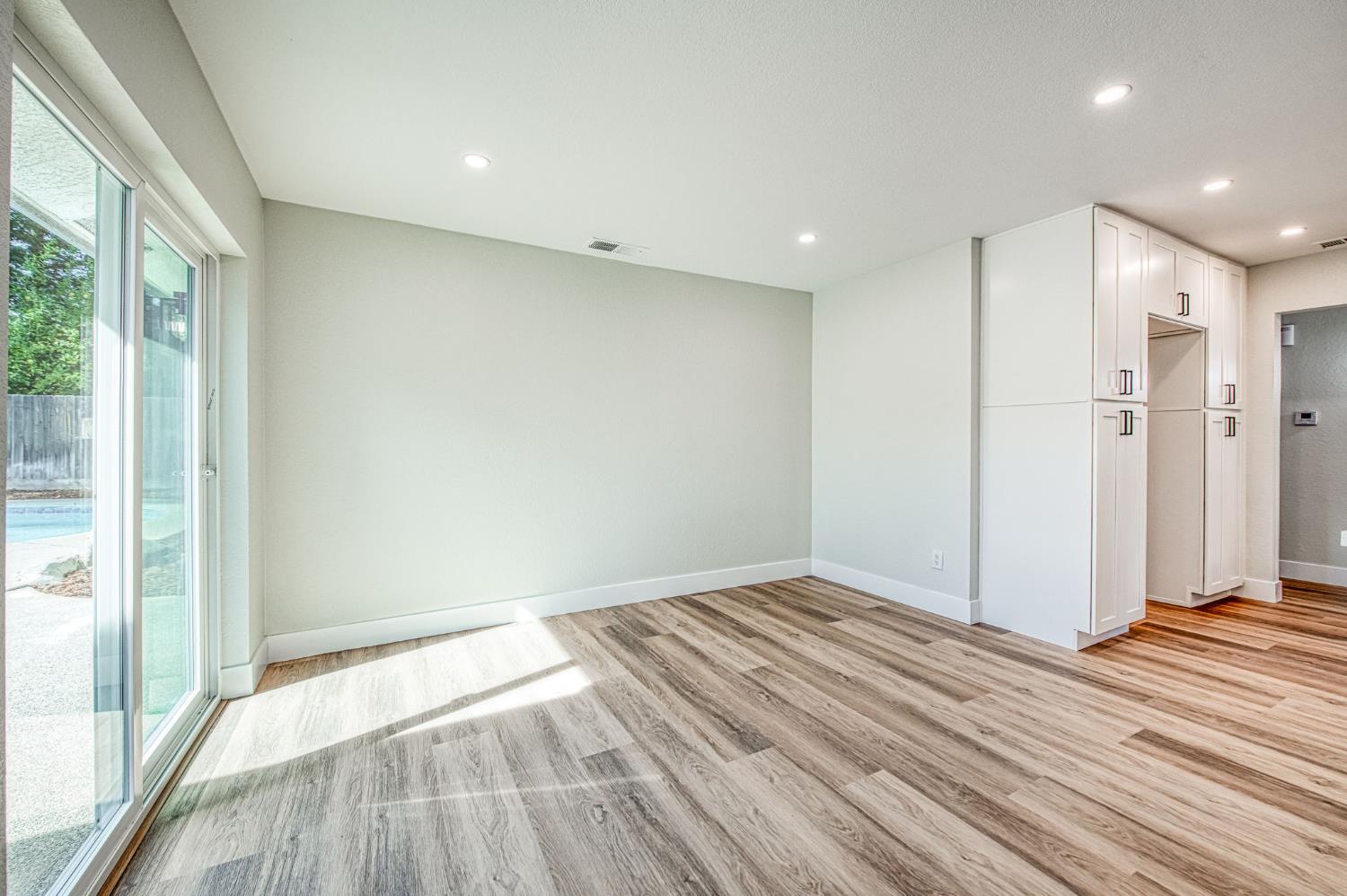 8453 N 1St St, Fresno, CA 93720