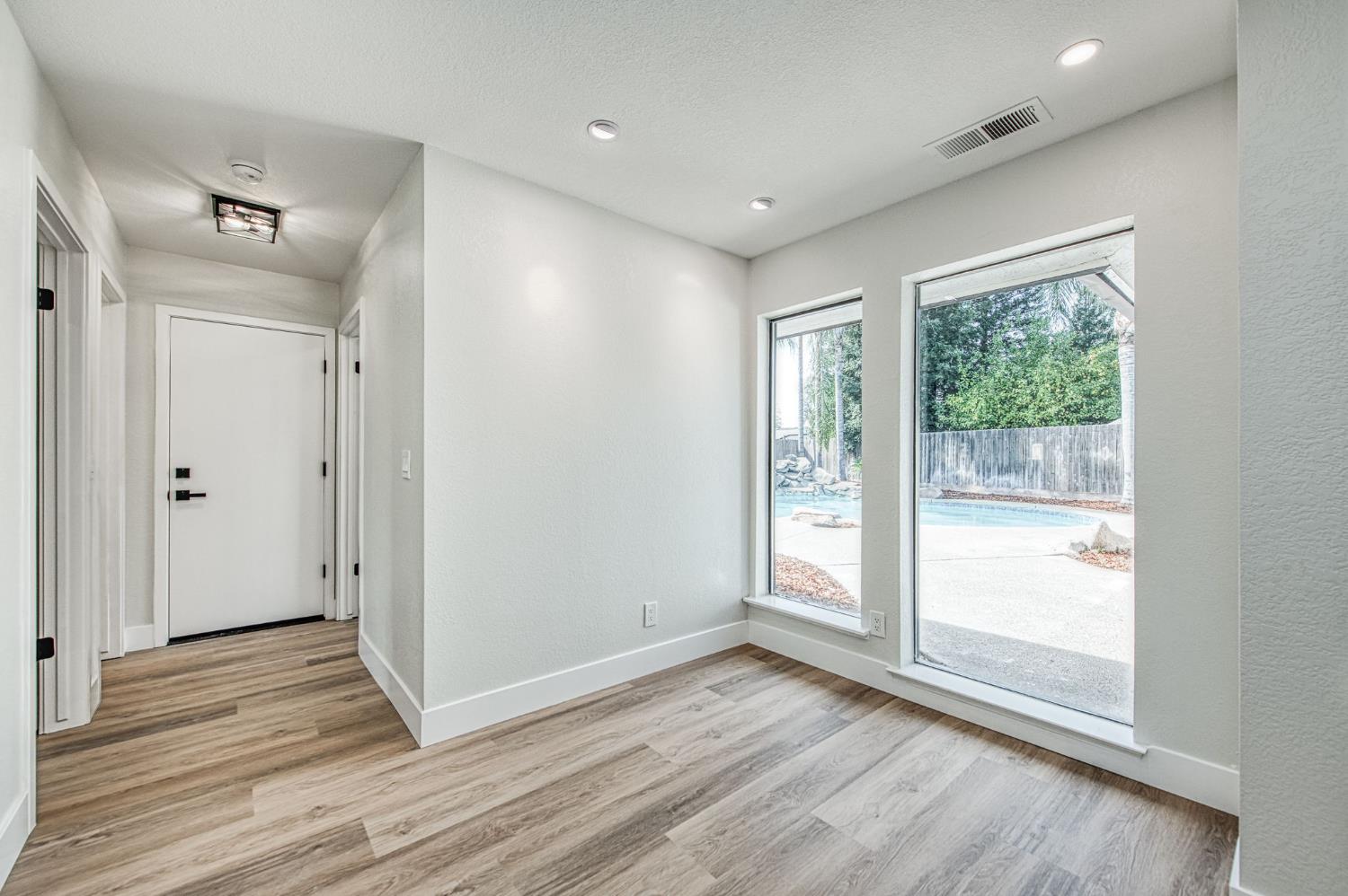 8453 N 1St St, Fresno, CA 93720