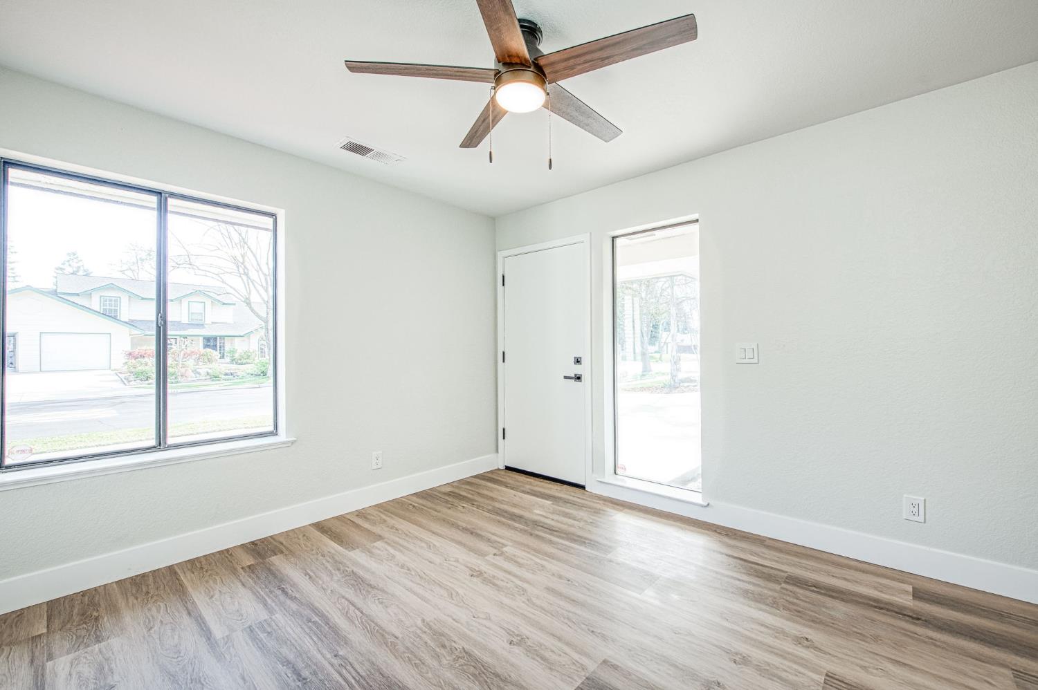 8453 N 1St St, Fresno, CA 93720