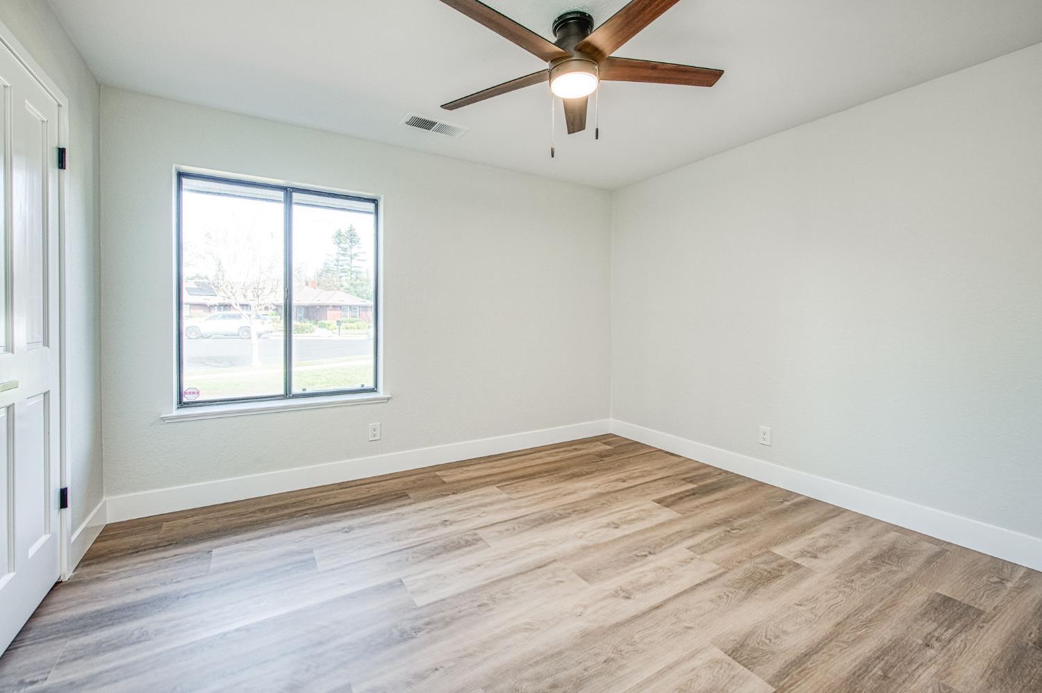 8453 N 1St St, Fresno, CA 93720