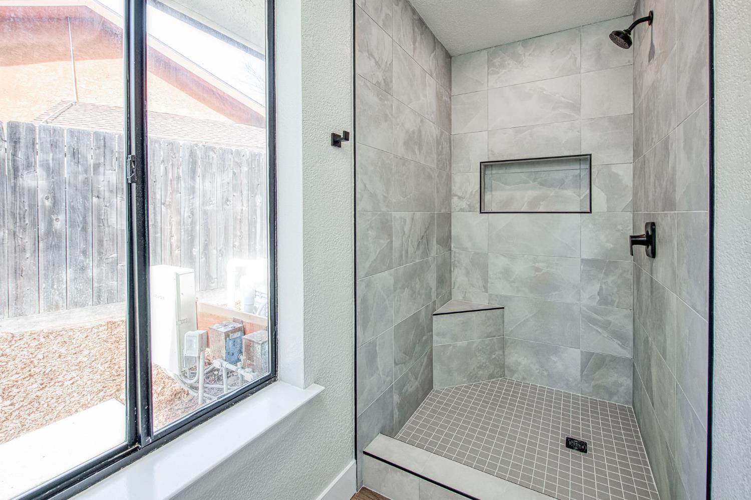 8453 N 1St St, Fresno, CA 93720