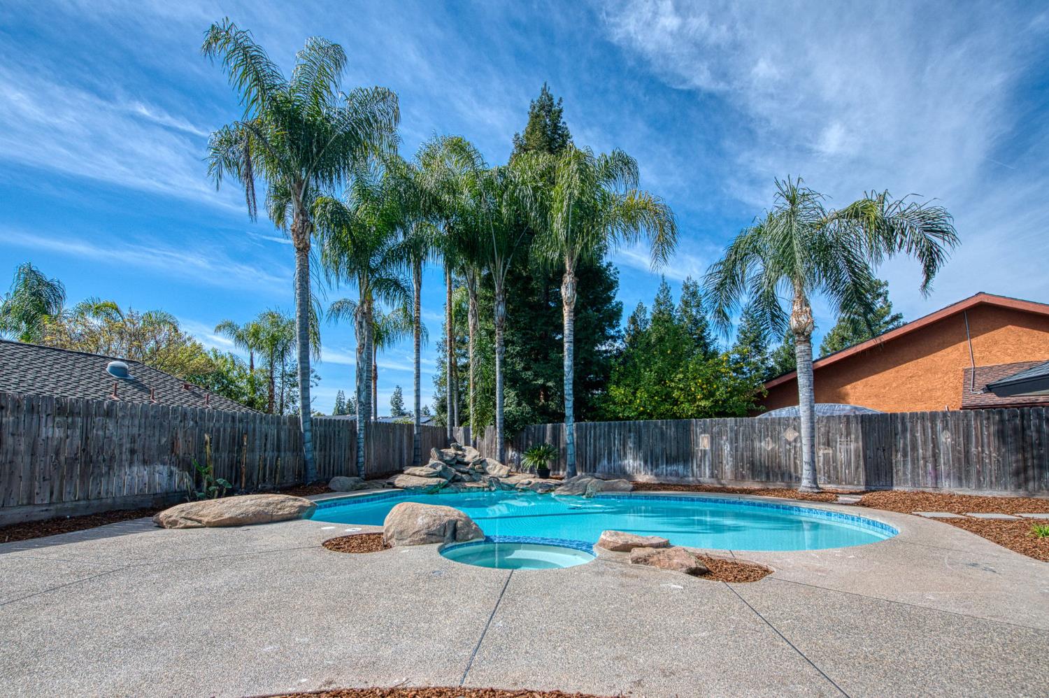 8453 N 1St St, Fresno, CA 93720