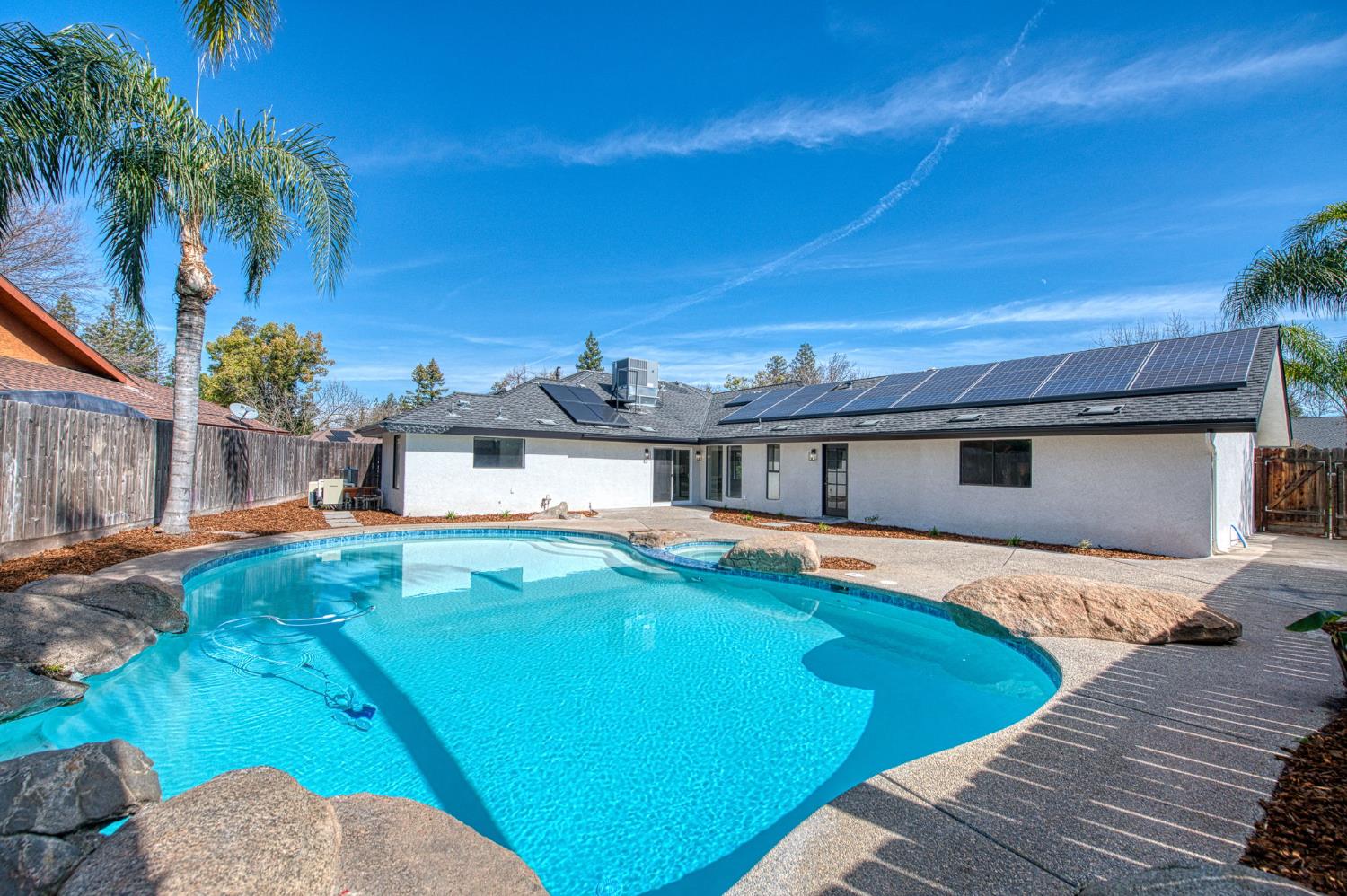 8453 N 1St St, Fresno, CA 93720