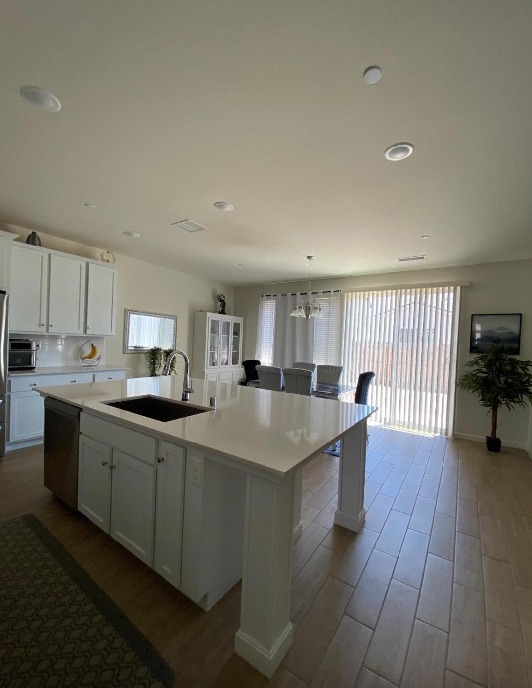 6585 E Huffman Ave, Fresno, CA 93727