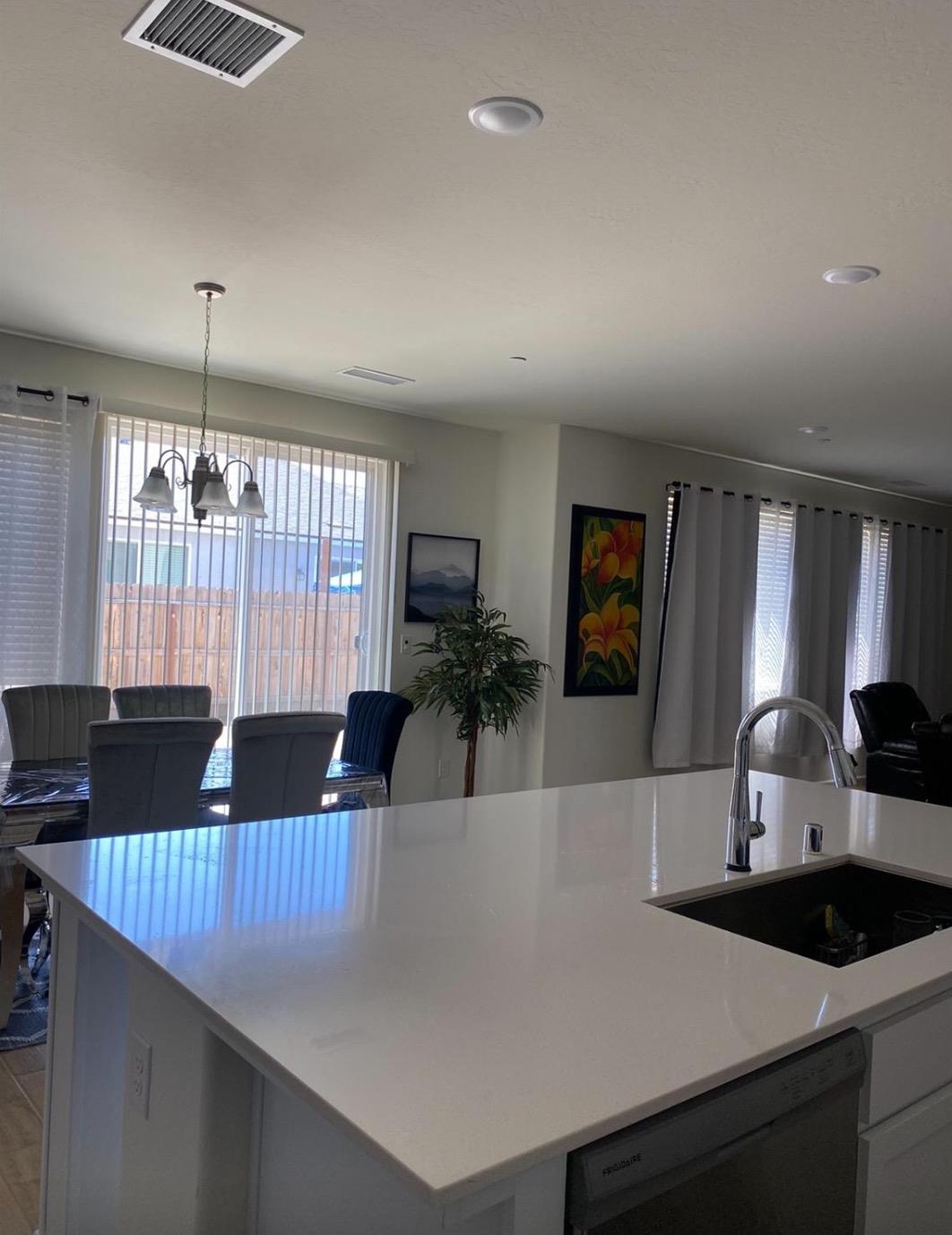 6585 E Huffman Ave, Fresno, CA 93727