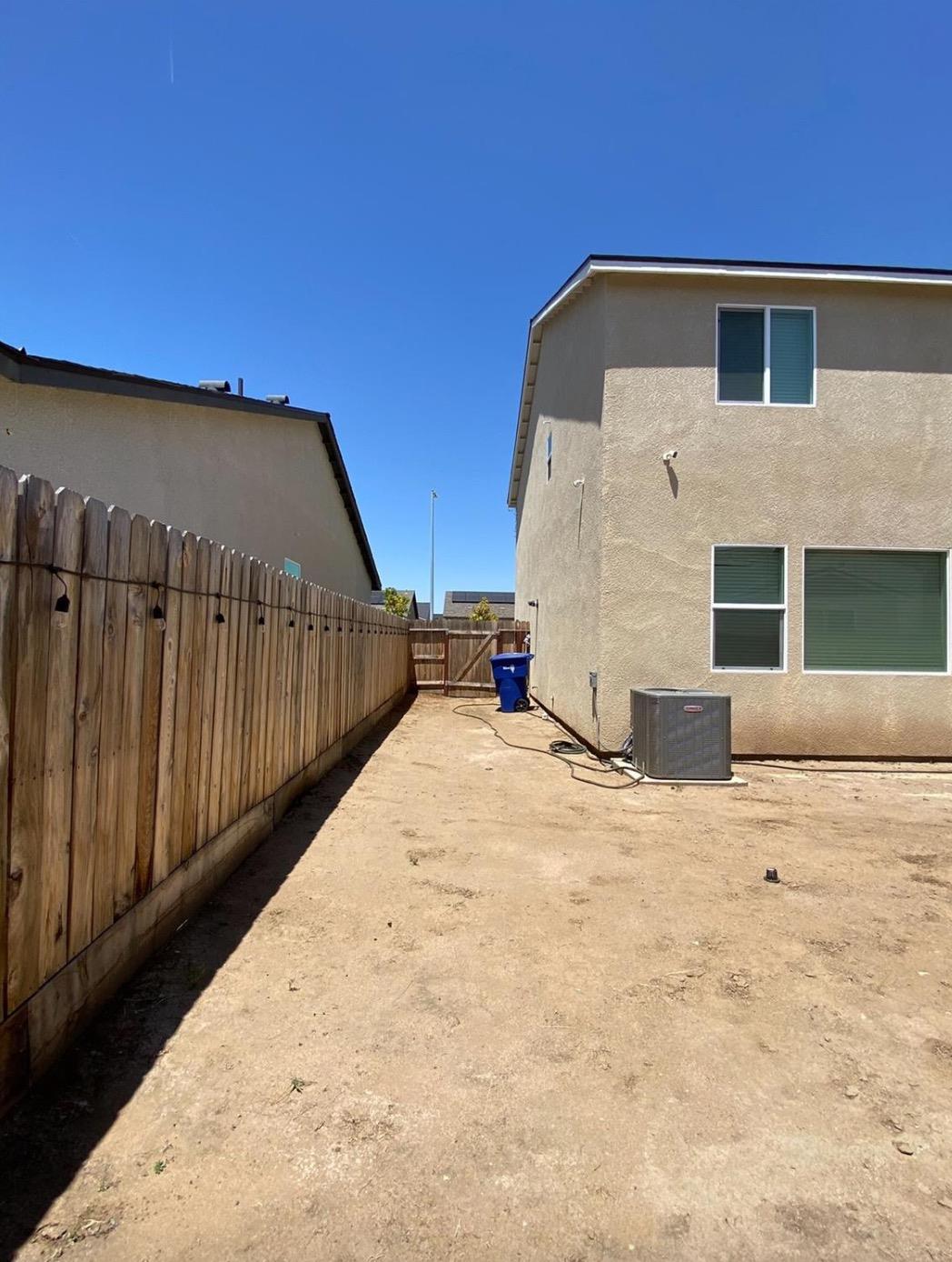 6585 E Huffman Ave, Fresno, CA 93727