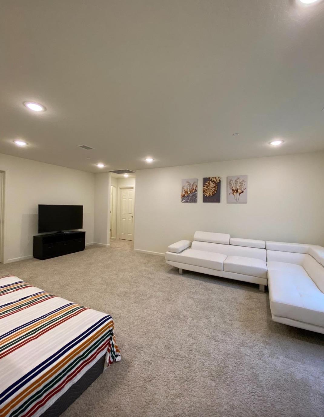 6585 E Huffman Ave, Fresno, CA 93727