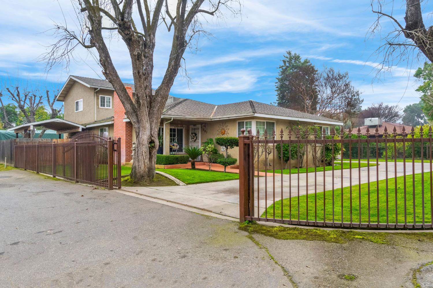 907 S Rogers Ln, Fresno, CA 93727