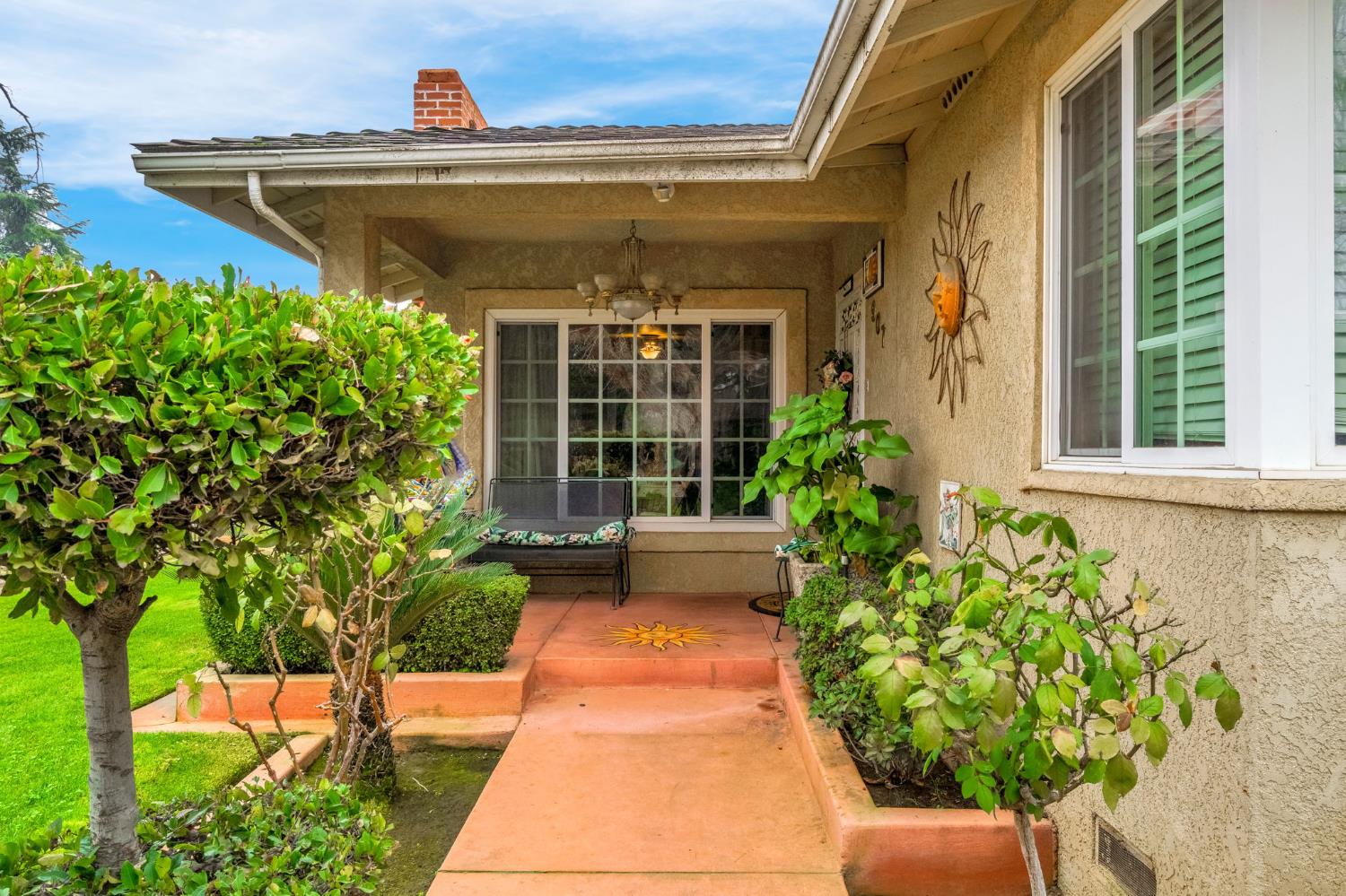 907 S Rogers Ln, Fresno, CA 93727