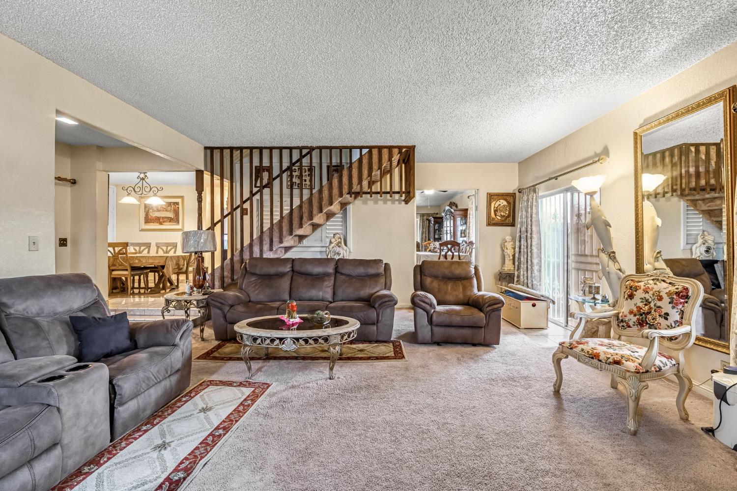 907 S Rogers Ln, Fresno, CA 93727