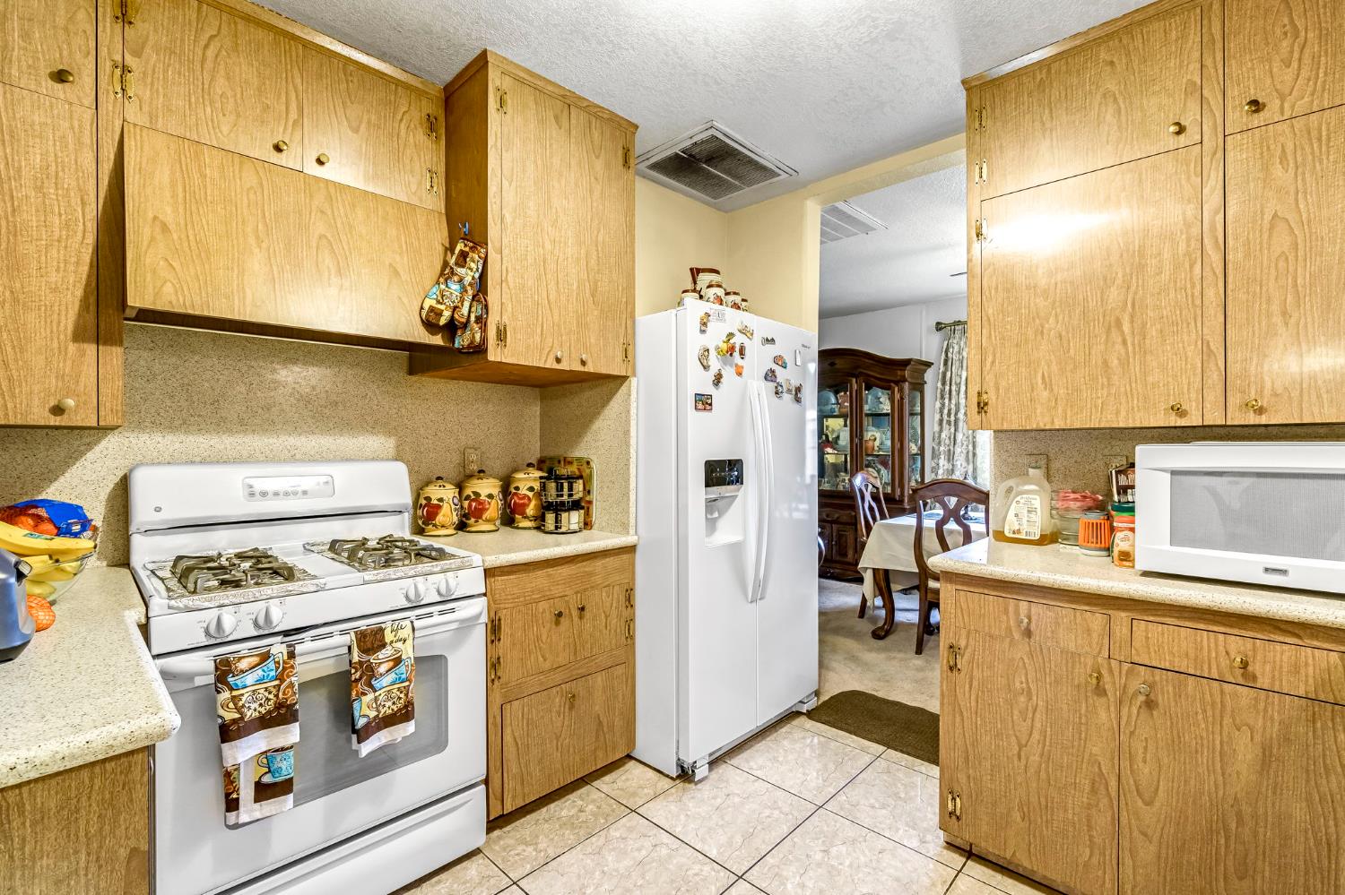 907 S Rogers Ln, Fresno, CA 93727