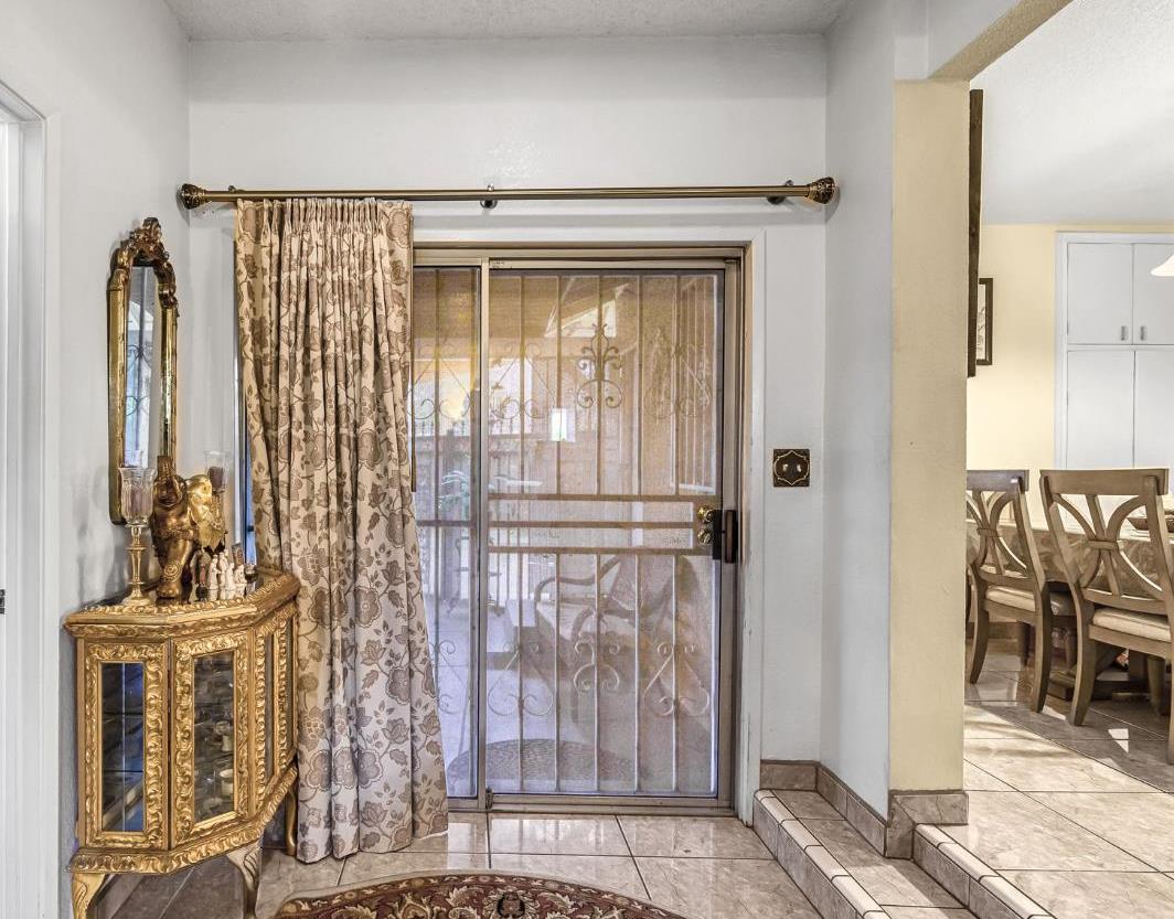 907 S Rogers Ln, Fresno, CA 93727