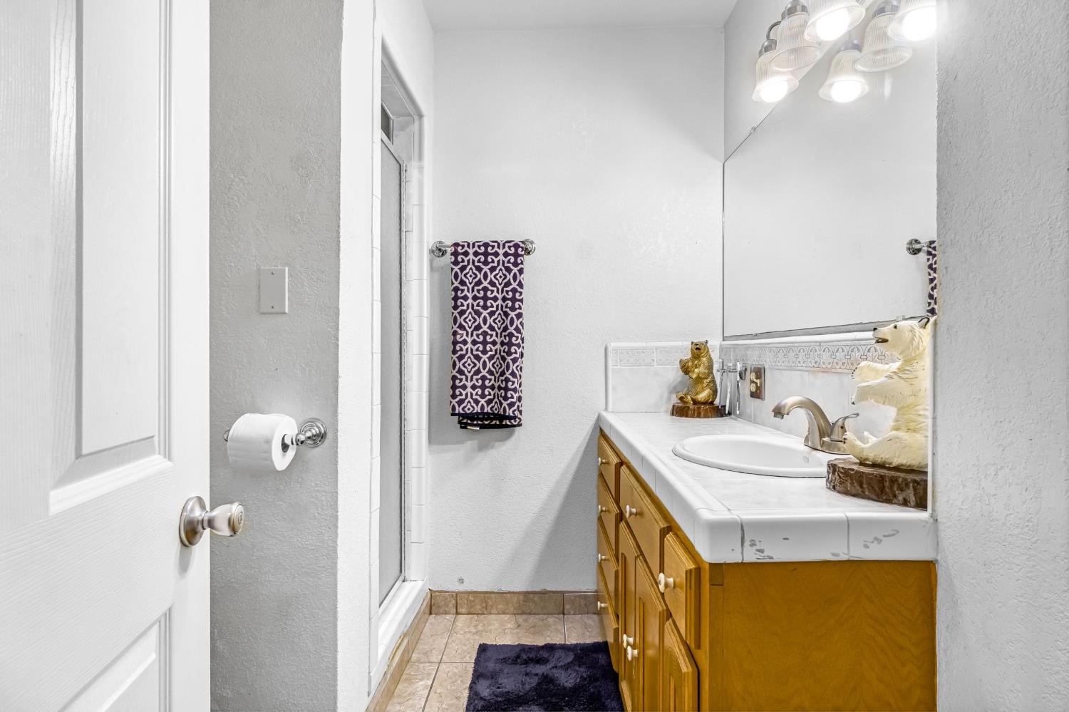 907 S Rogers Ln, Fresno, CA 93727