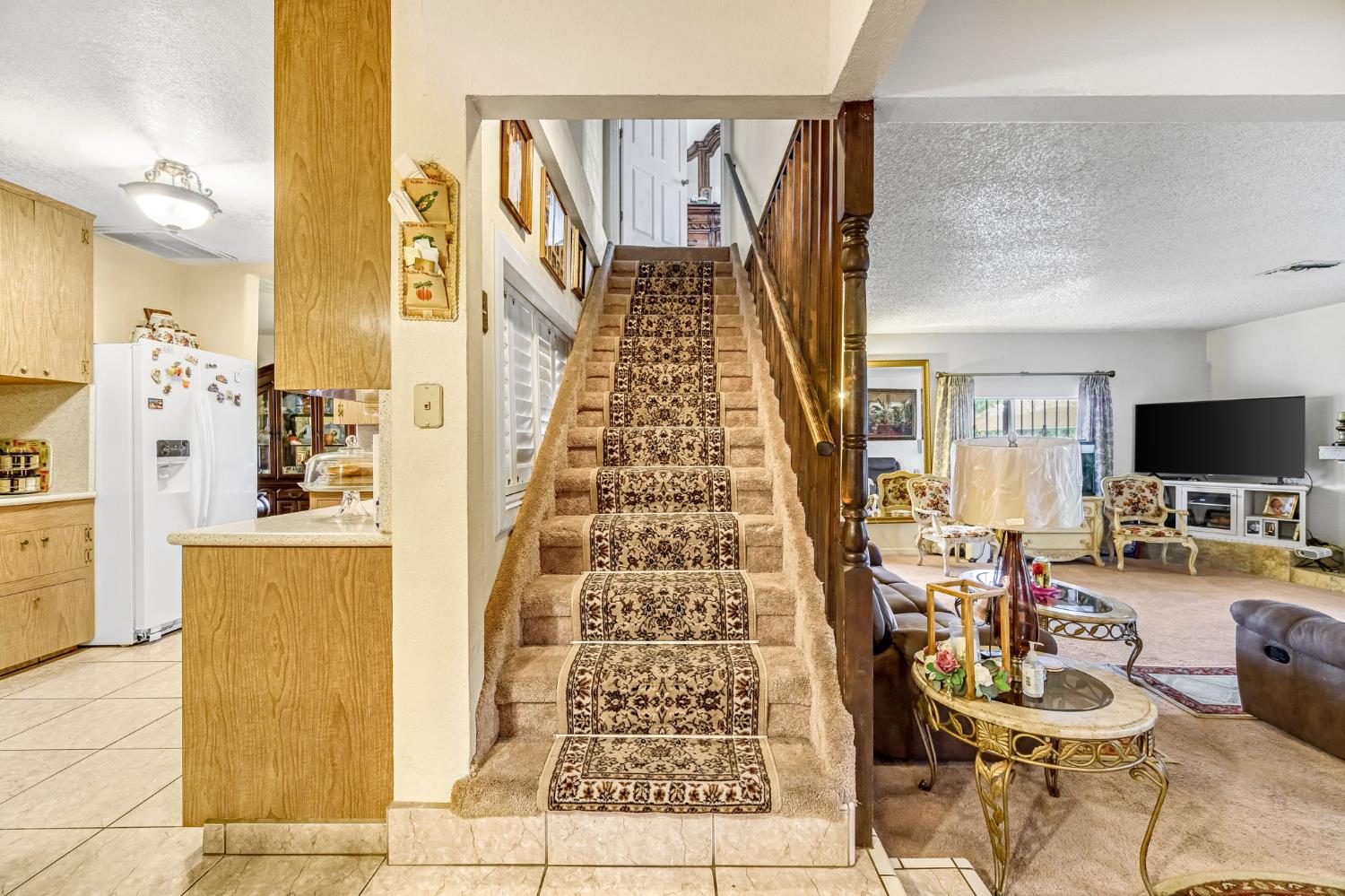 907 S Rogers Ln, Fresno, CA 93727