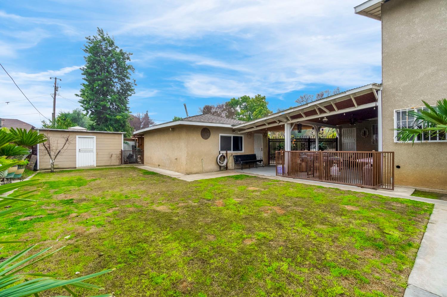 907 S Rogers Ln, Fresno, CA 93727