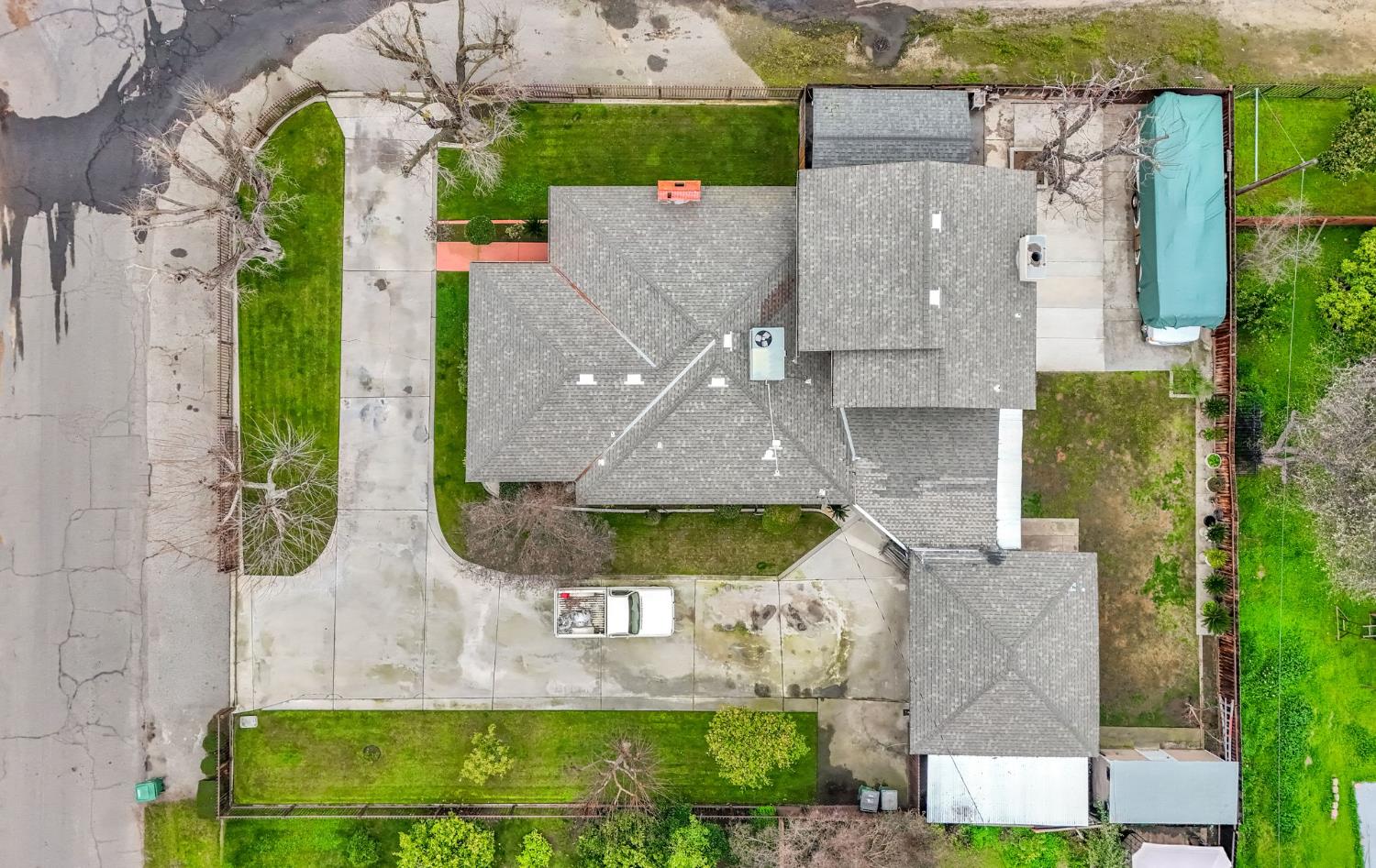 907 S Rogers Ln, Fresno, CA 93727