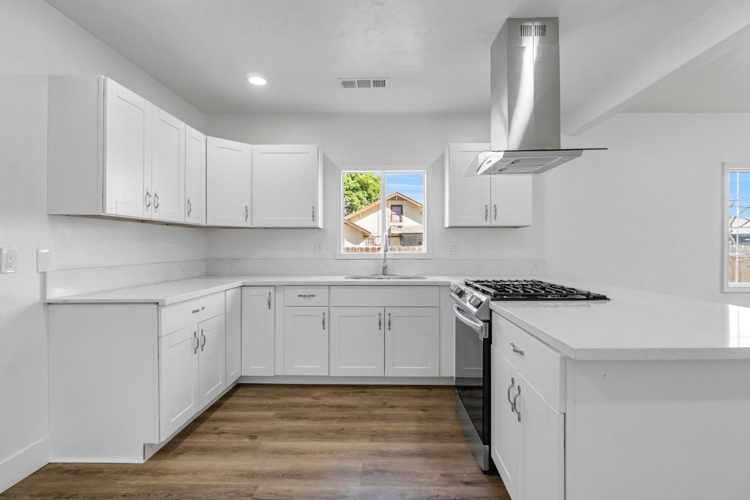 2559 E Clay Ave, Fresno, CA 93701