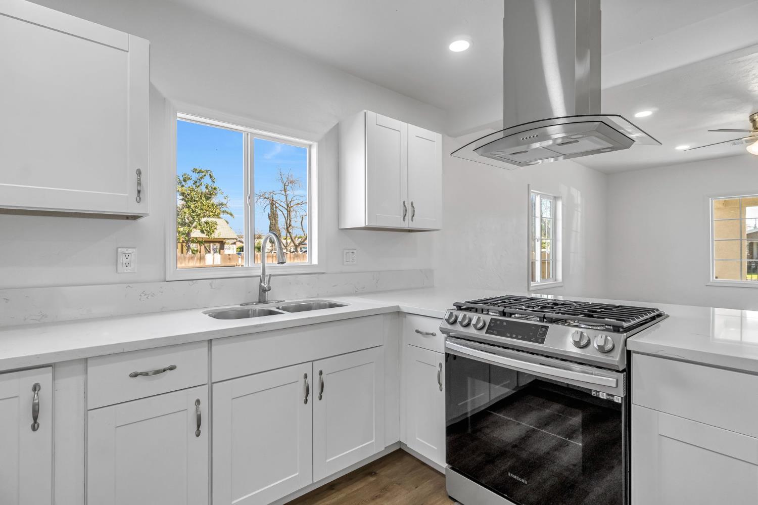 2559 E Clay Ave, Fresno, CA 93701