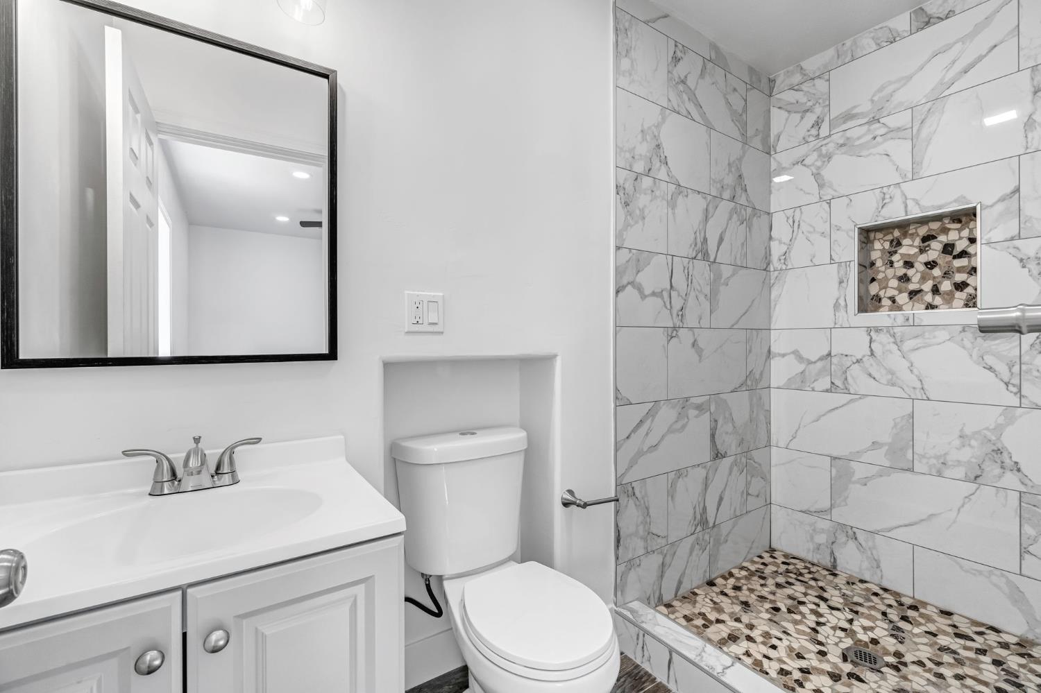 2559 E Clay Ave, Fresno, CA 93701