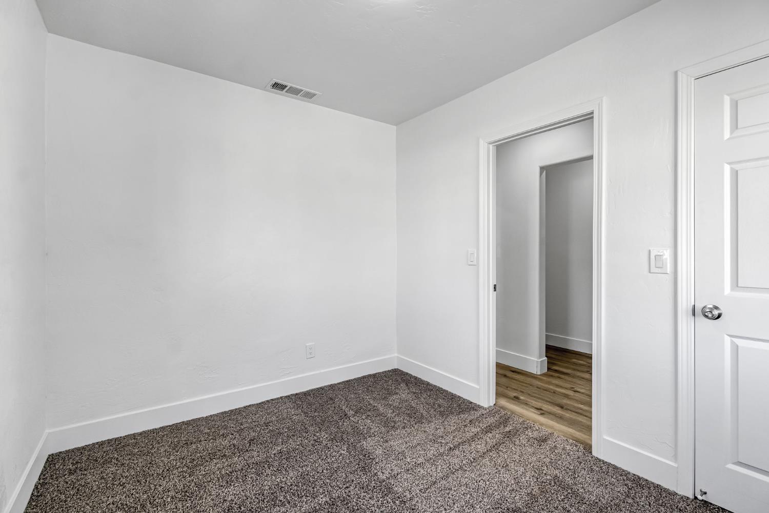 2559 E Clay Ave, Fresno, CA 93701