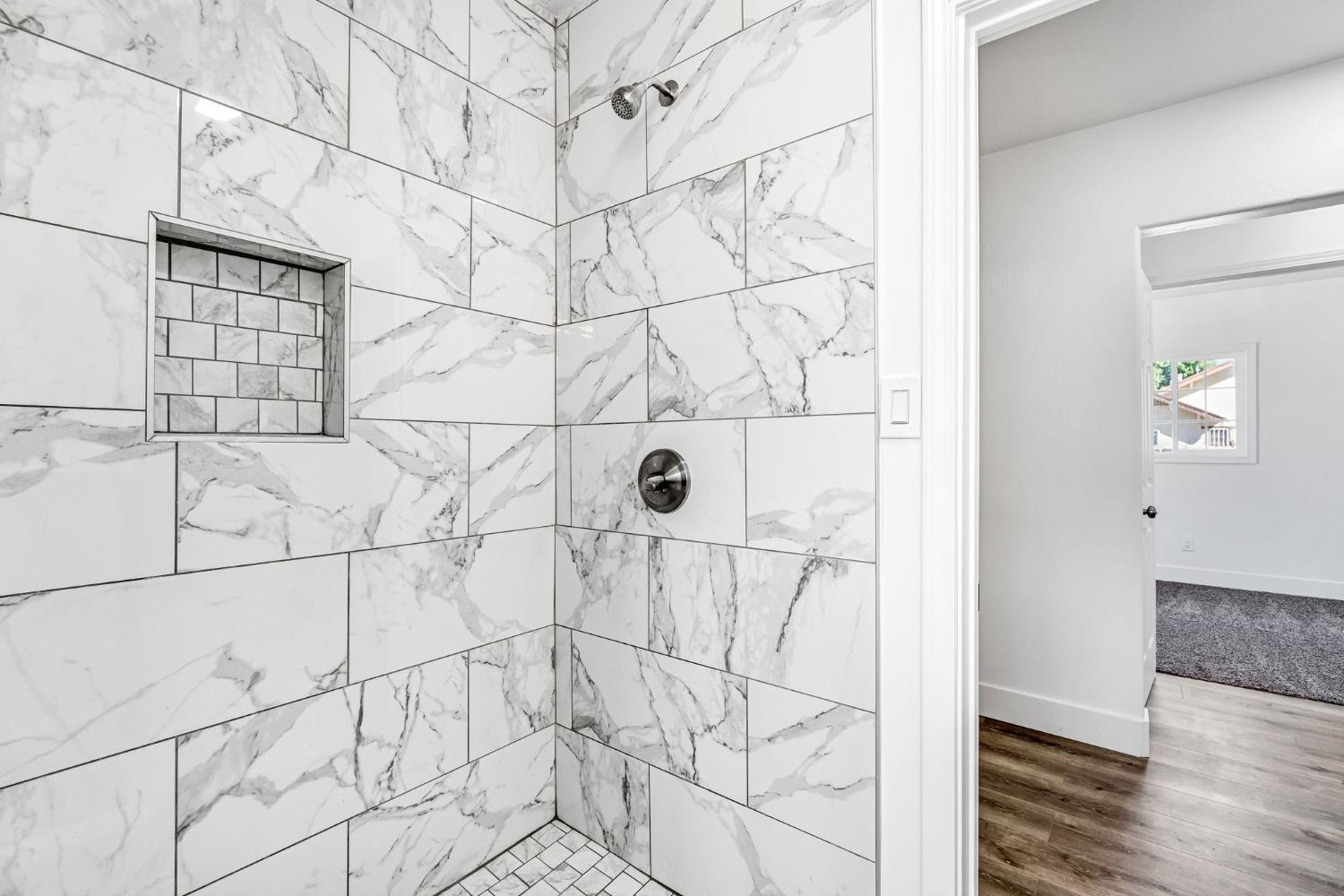 2559 E Clay Ave, Fresno, CA 93701