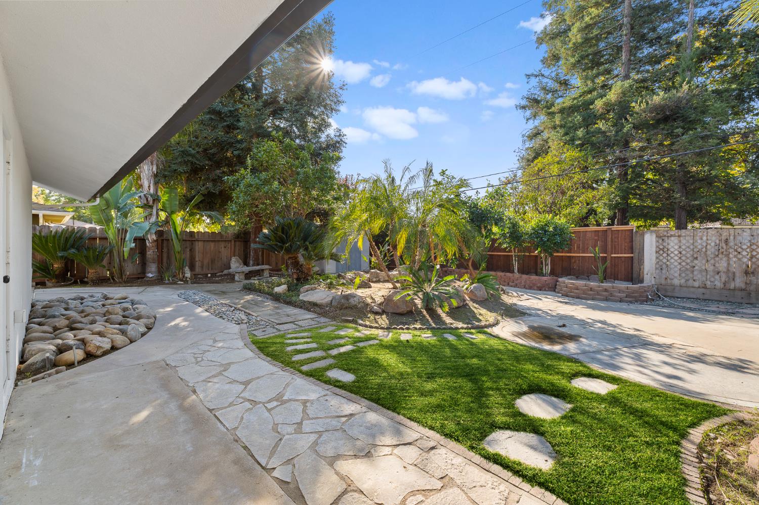 5657 N Colonial Ave, Fresno, CA 93704