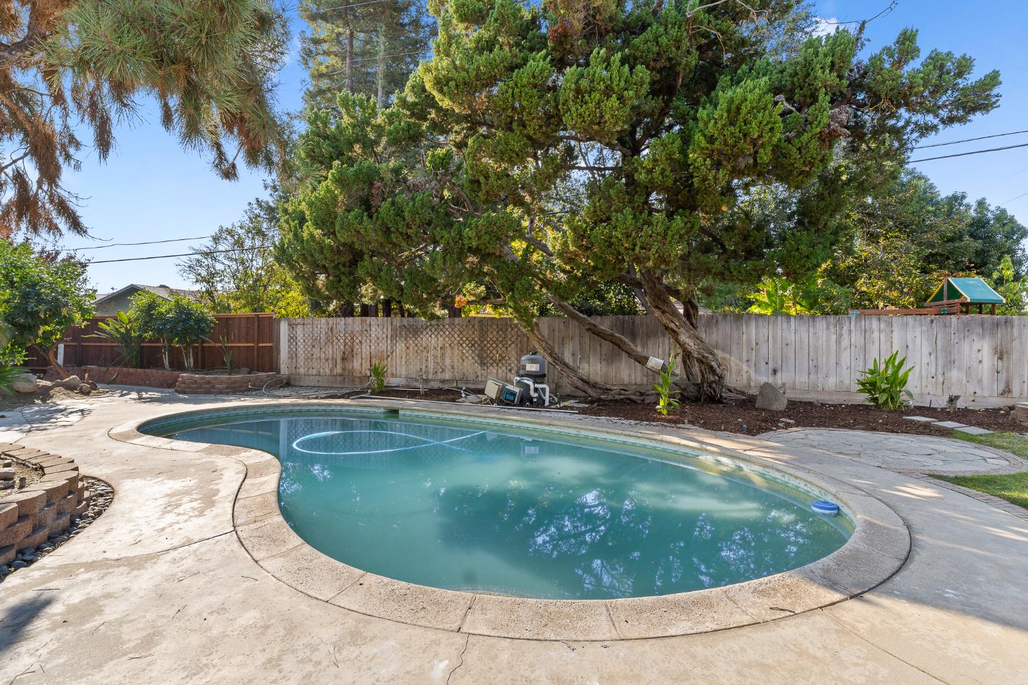 5657 N Colonial Ave, Fresno, CA 93704