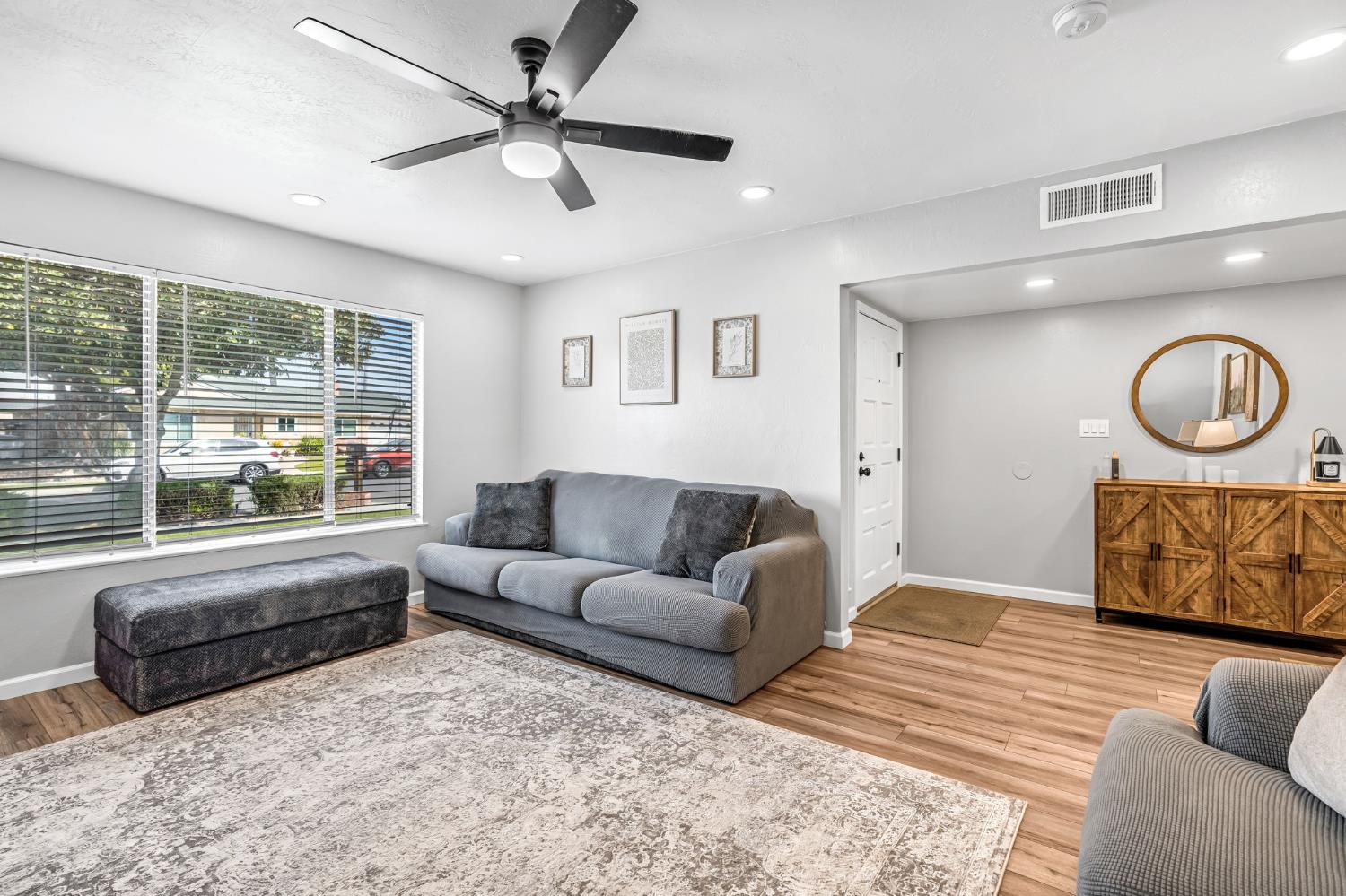 3267 W Rialto Ave, Fresno, CA 93722