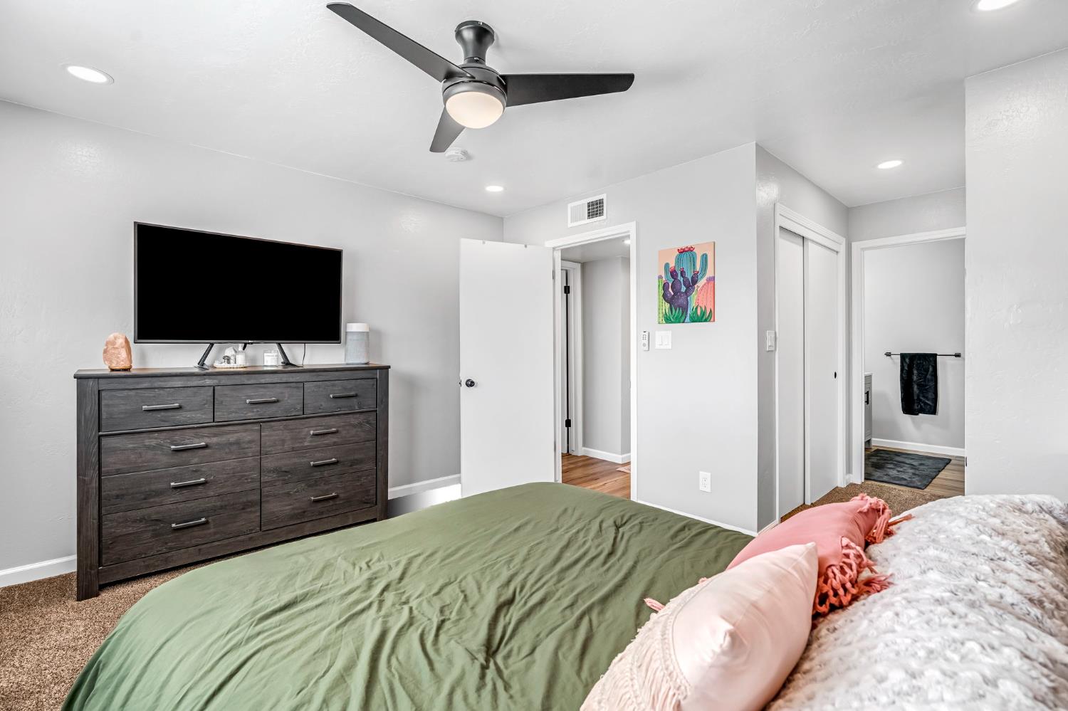 3267 W Rialto Ave, Fresno, CA 93722