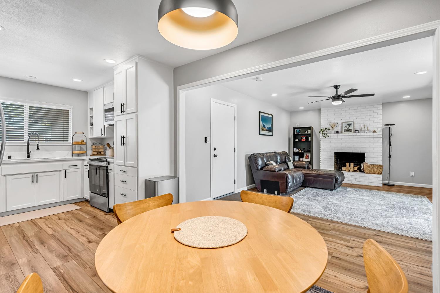 3267 W Rialto Ave, Fresno, CA 93722