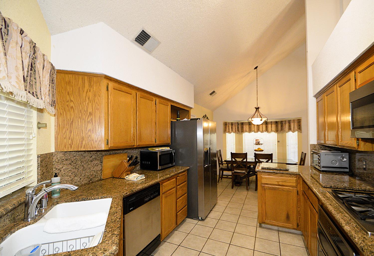 2037 E Decatur Ave, Fresno, CA 93720