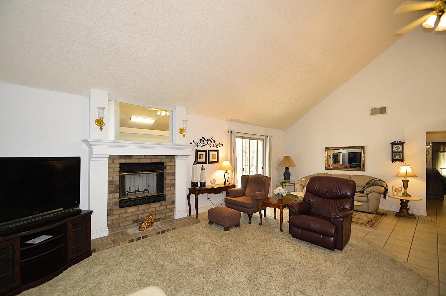 2037 E Decatur Ave, Fresno, CA 93720