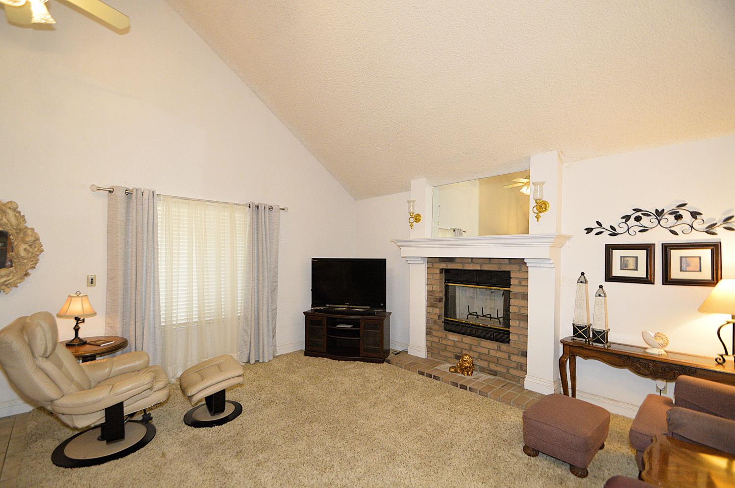 2037 E Decatur Ave, Fresno, CA 93720