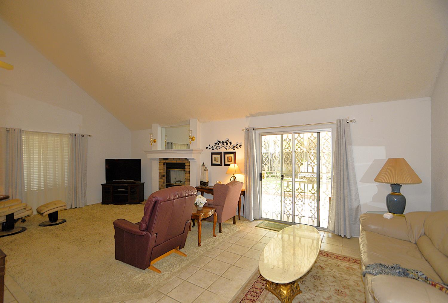 2037 E Decatur Ave, Fresno, CA 93720