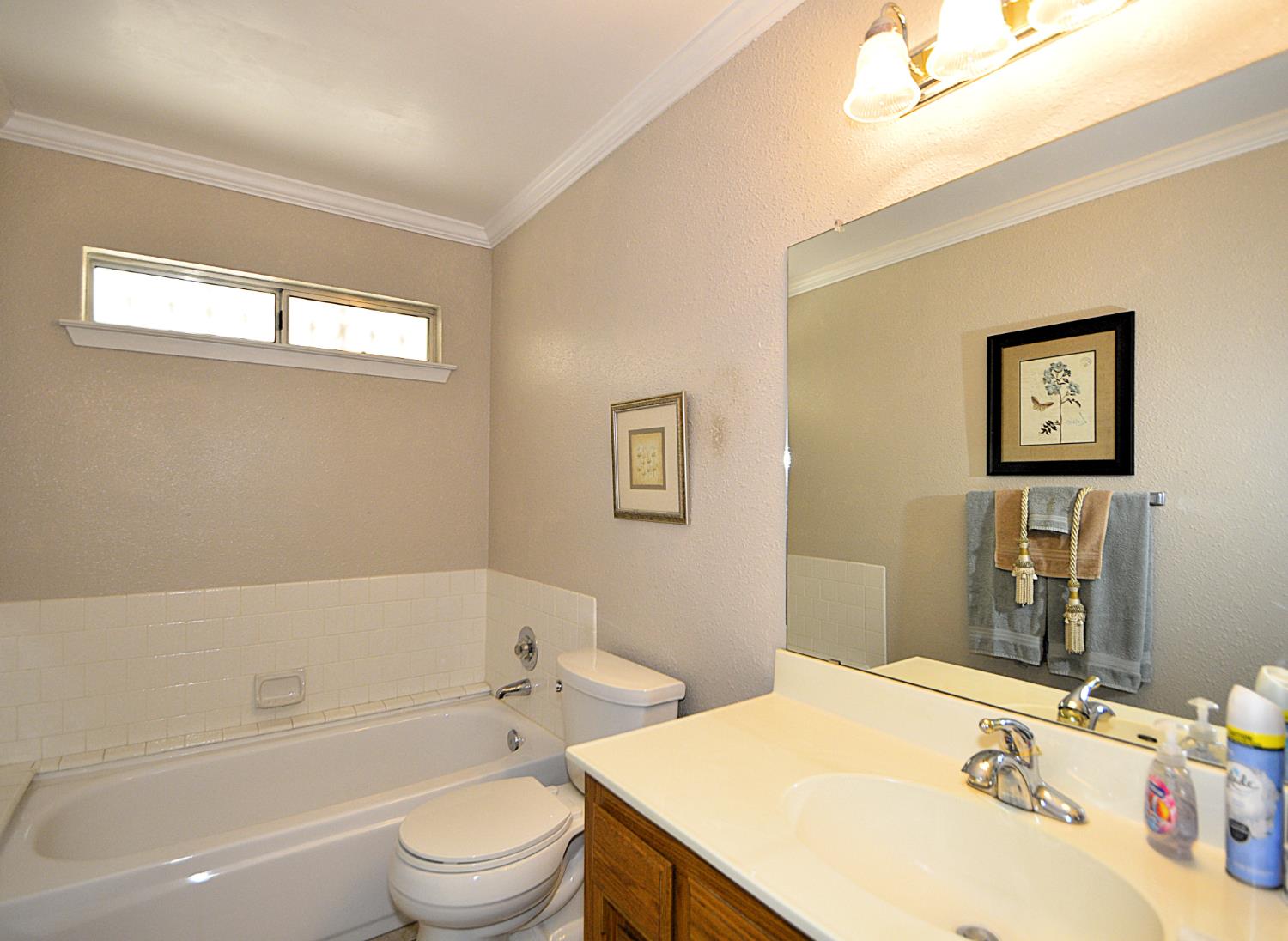 2037 E Decatur Ave, Fresno, CA 93720