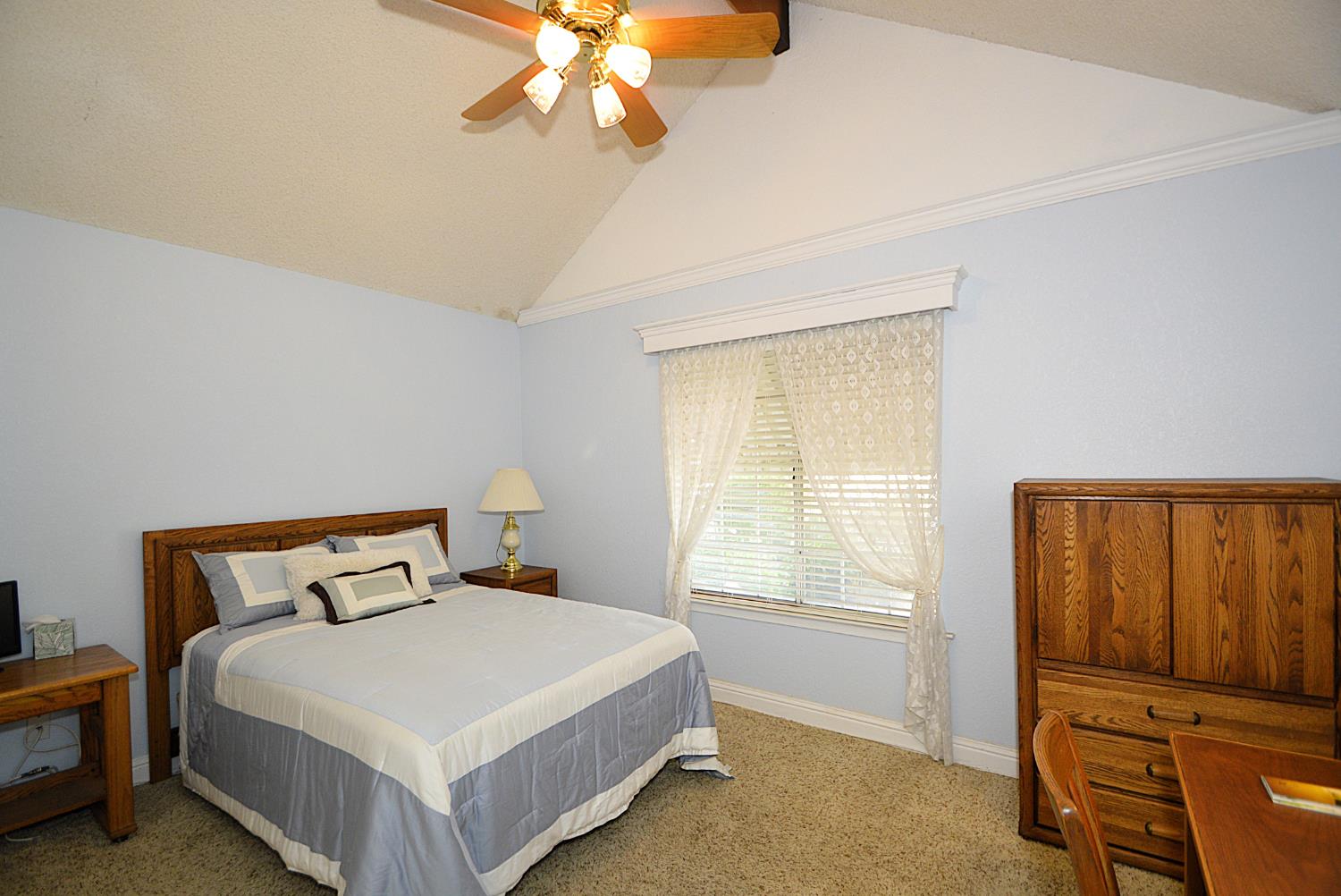 2037 E Decatur Ave, Fresno, CA 93720