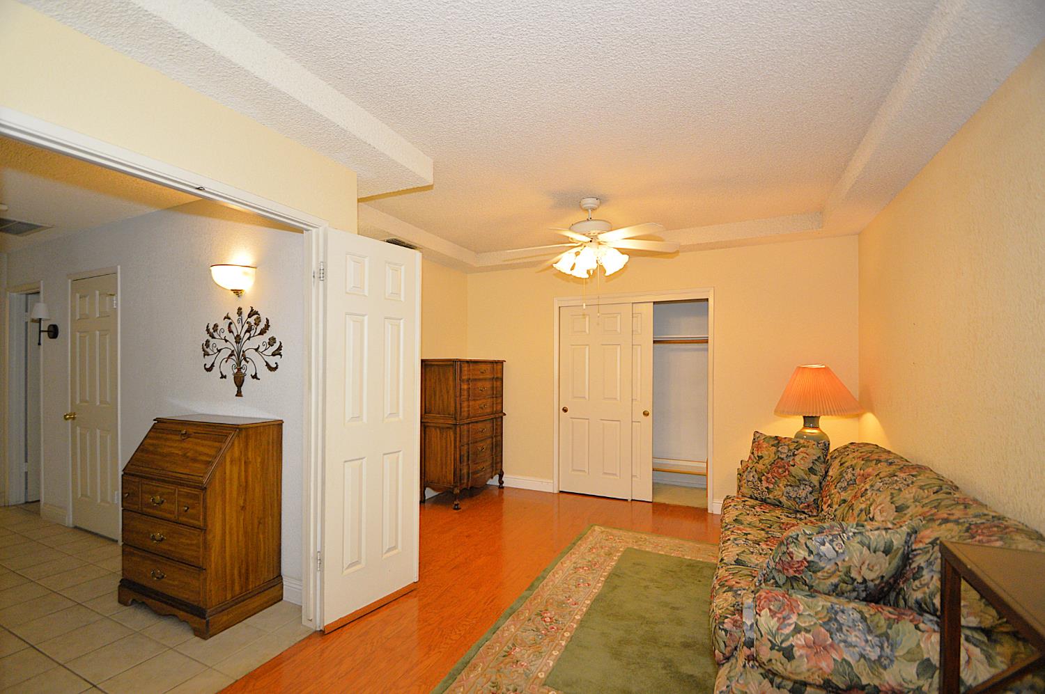 2037 E Decatur Ave, Fresno, CA 93720