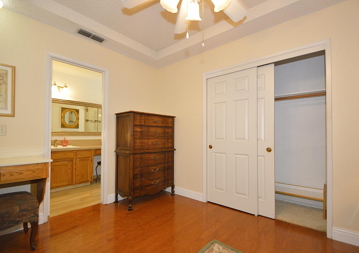 2037 E Decatur Ave, Fresno, CA 93720