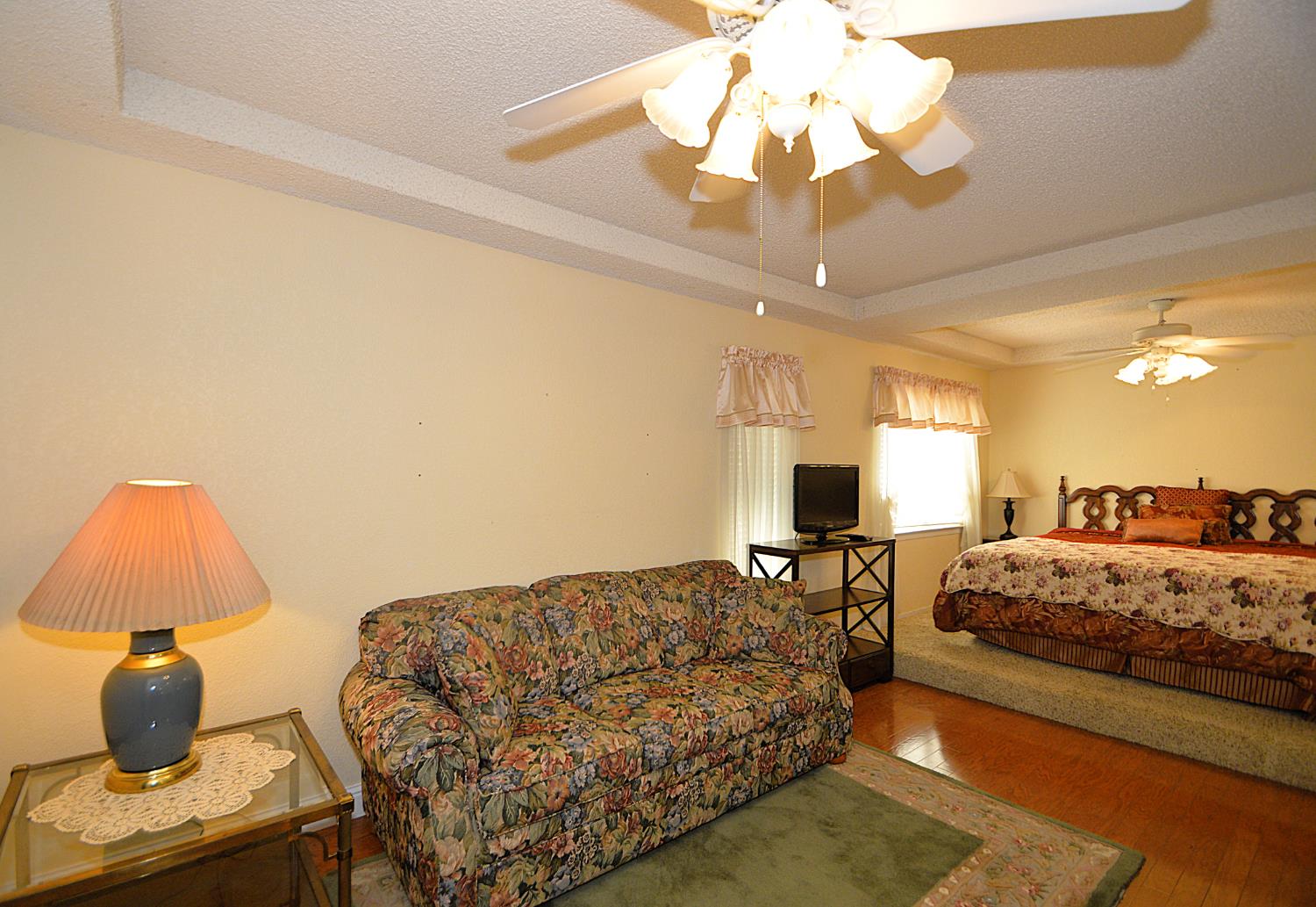 2037 E Decatur Ave, Fresno, CA 93720