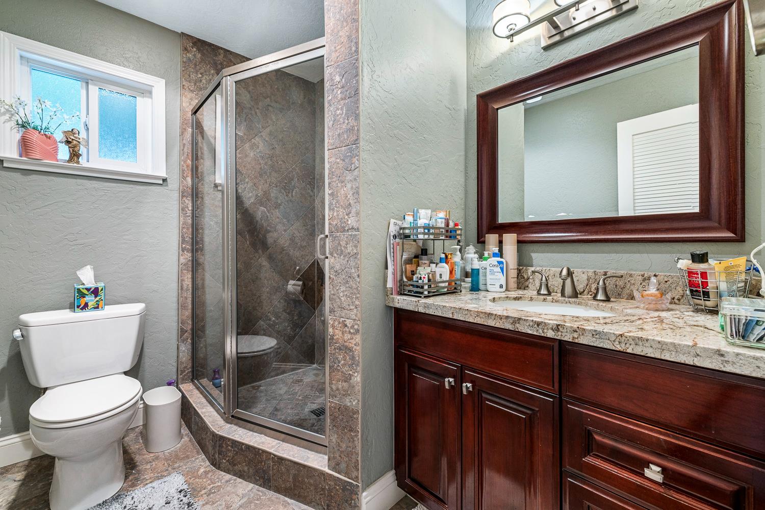 5627 N Kavanagh Ave, Fresno, CA 93711