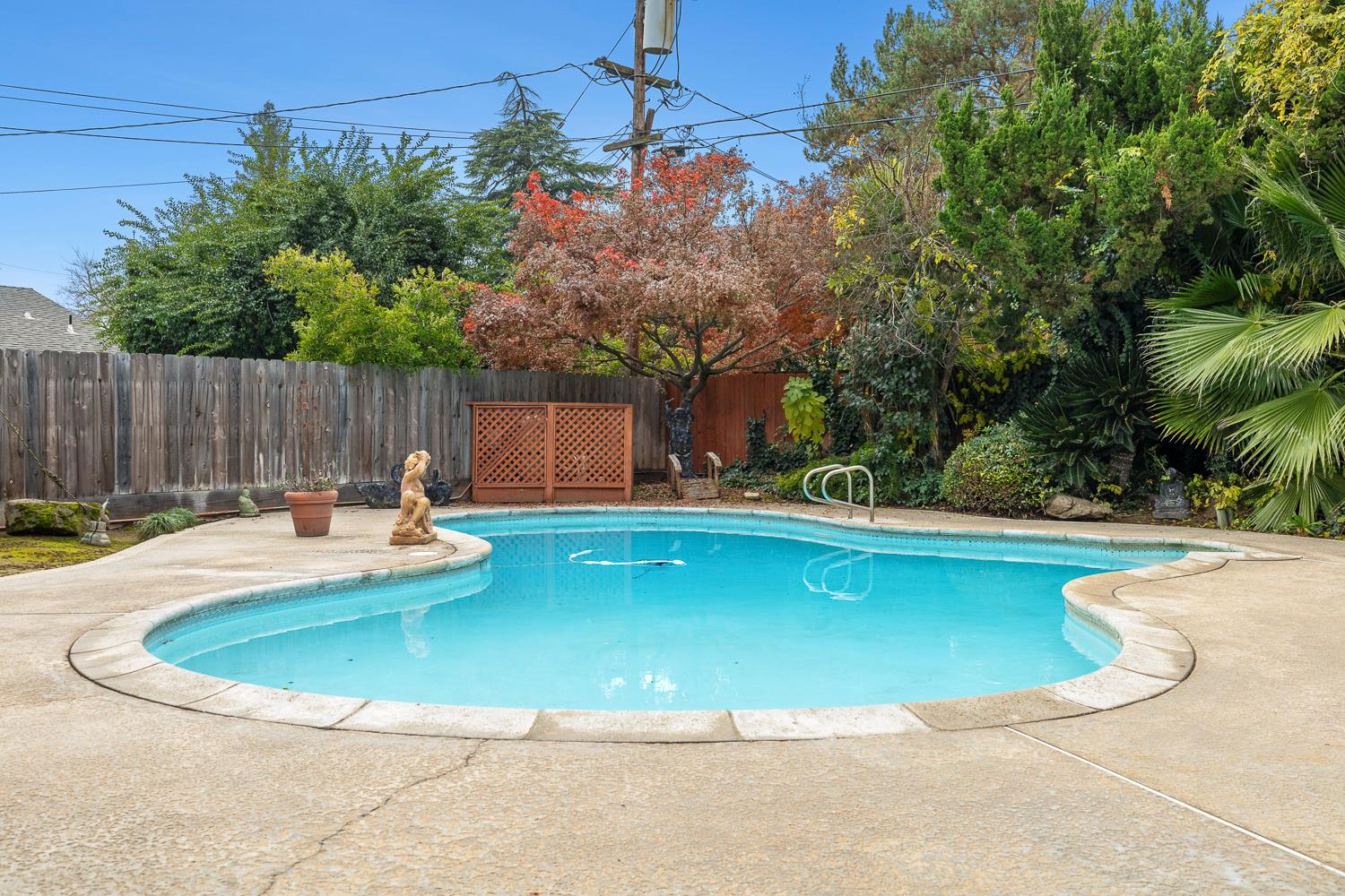 5627 N Kavanagh Ave, Fresno, CA 93711