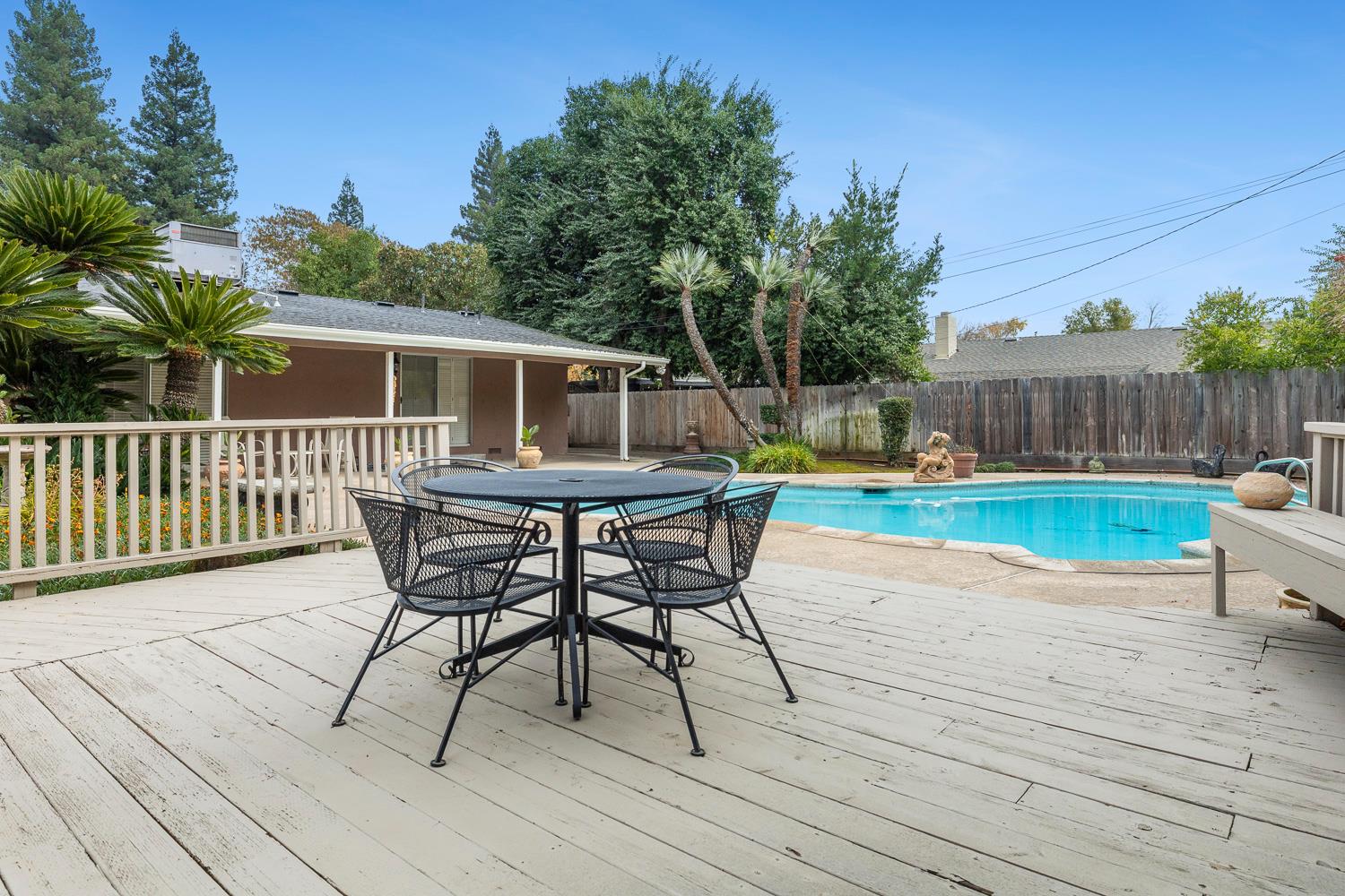 5627 N Kavanagh Ave, Fresno, CA 93711