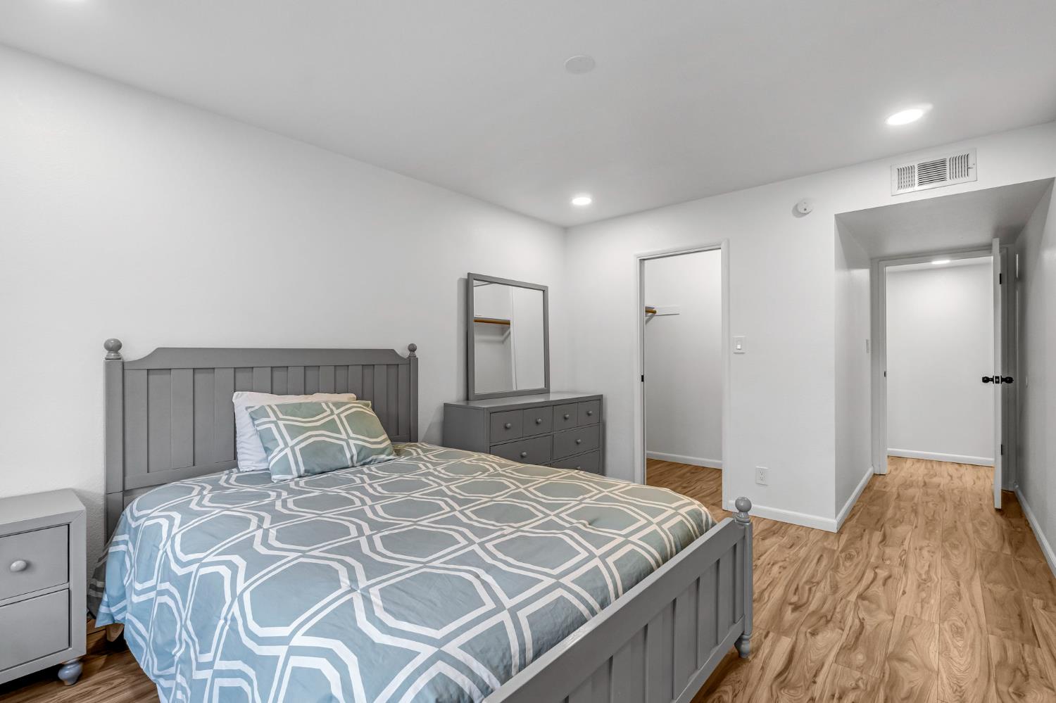 7656 N Hayston Ave, Fresno, CA 93720