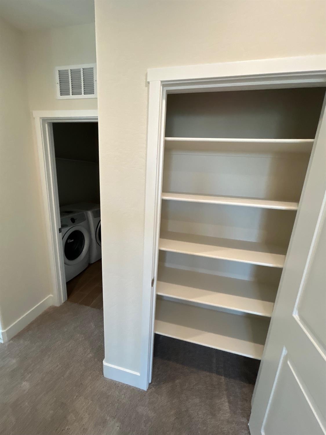 2822 E Corteza Dr, Fresno, CA 93730