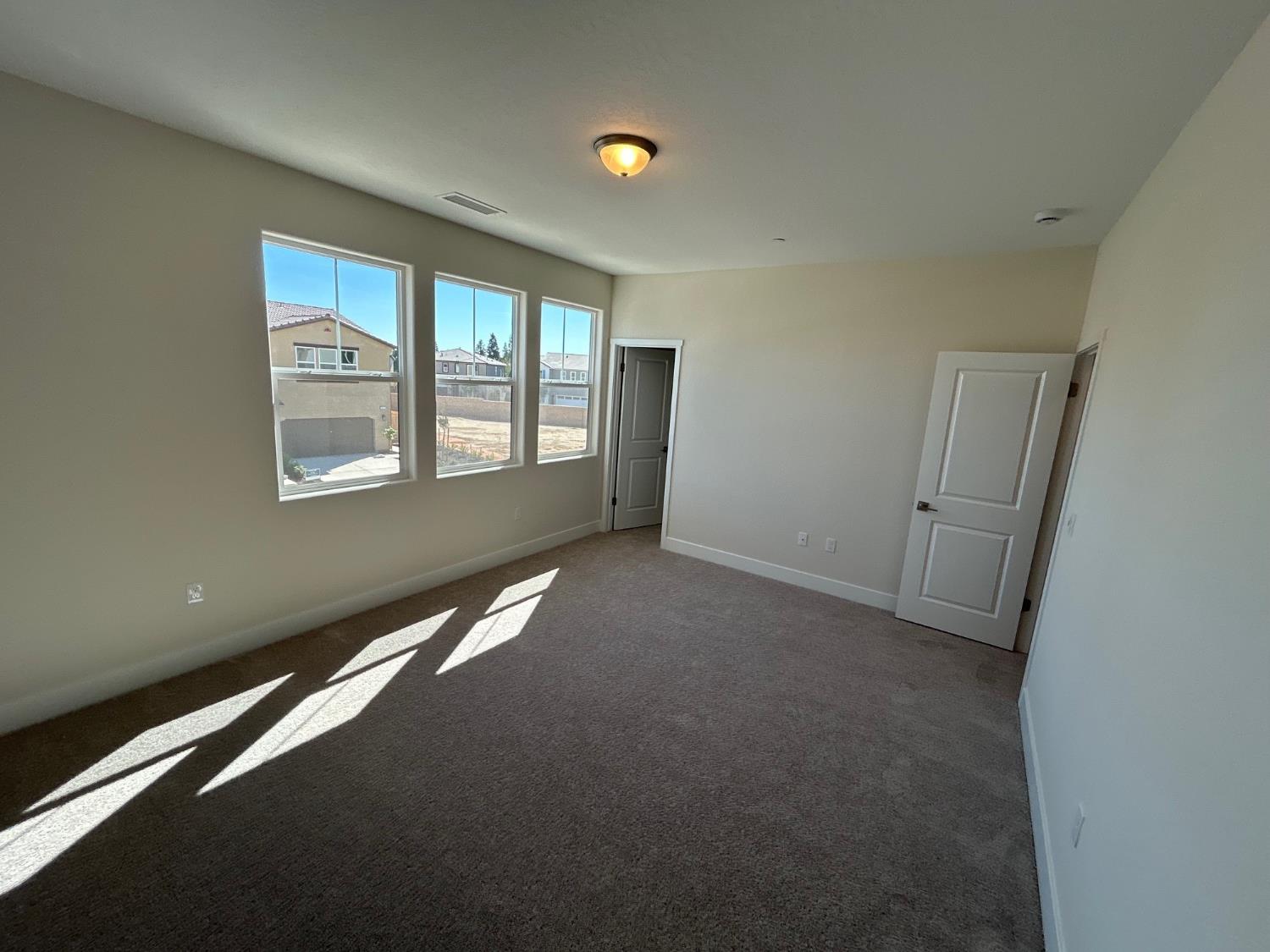 2822 E Corteza Dr, Fresno, CA 93730